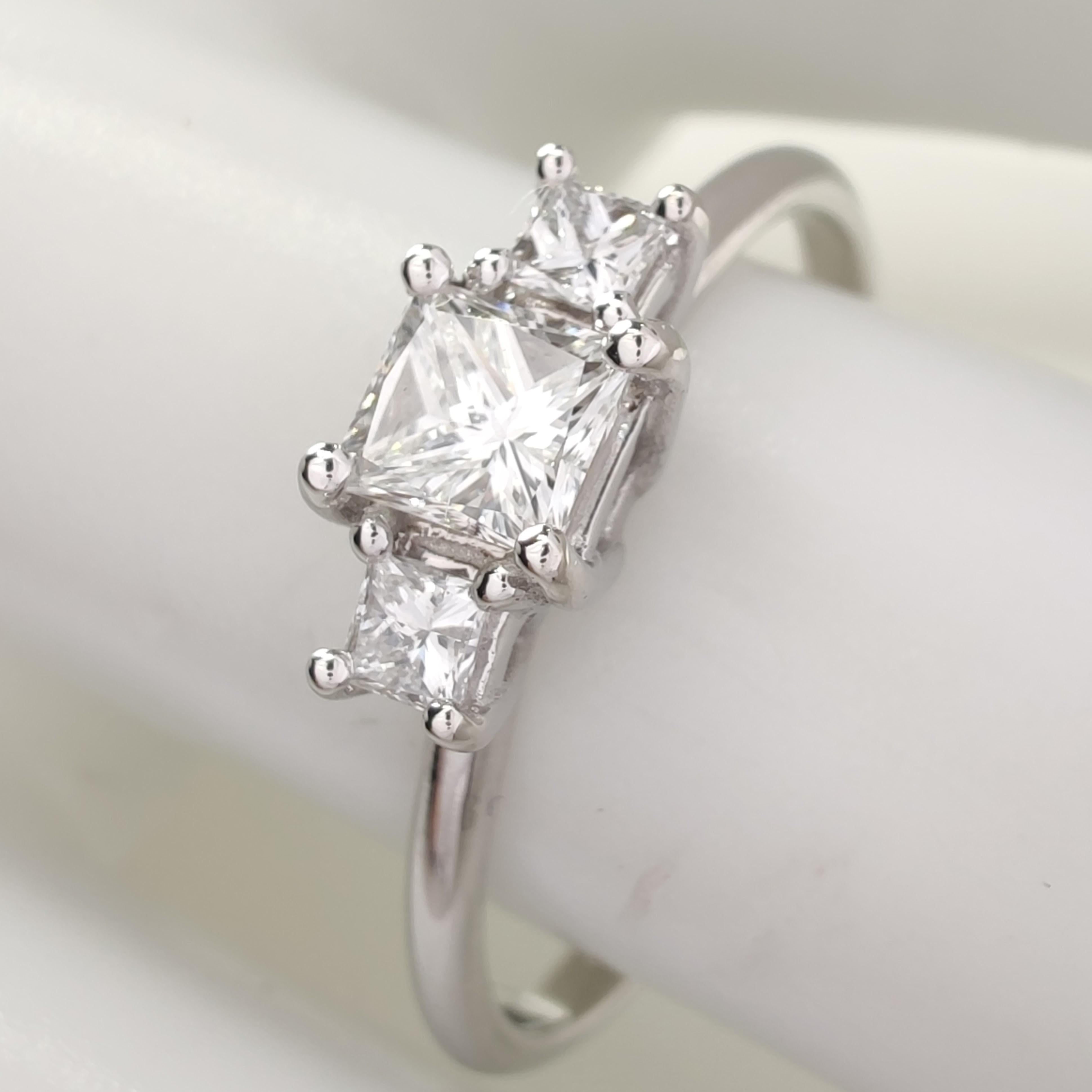 IGI Certified 0.50ct Natural Diamond Three-Stone Engagement Ring -18K White Gold For Sale 3