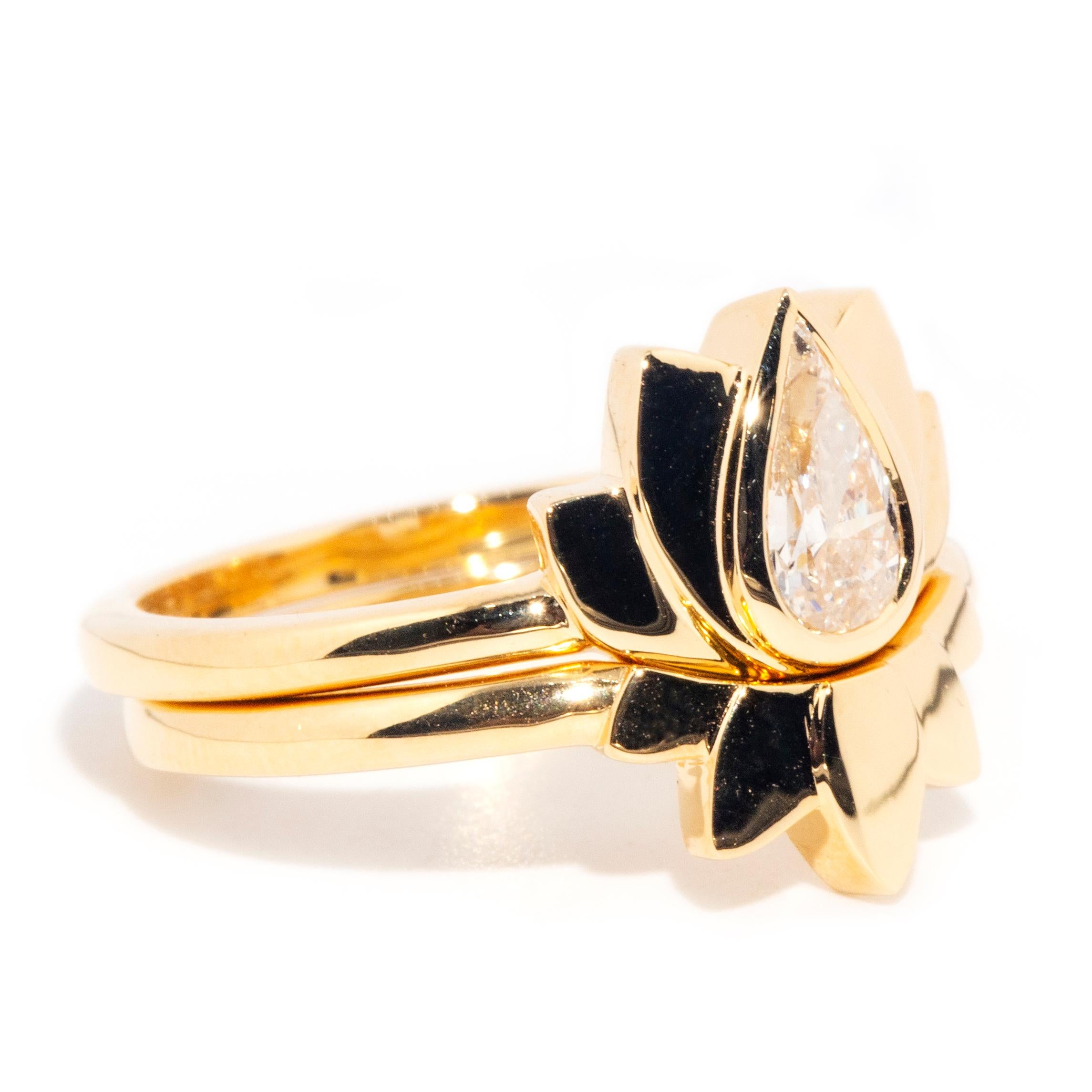 Women's or Men's IGI Certified 0.52 Carat Pear Cut Diamond 18 Carat Gold Lotus Two Ring Set For Sale