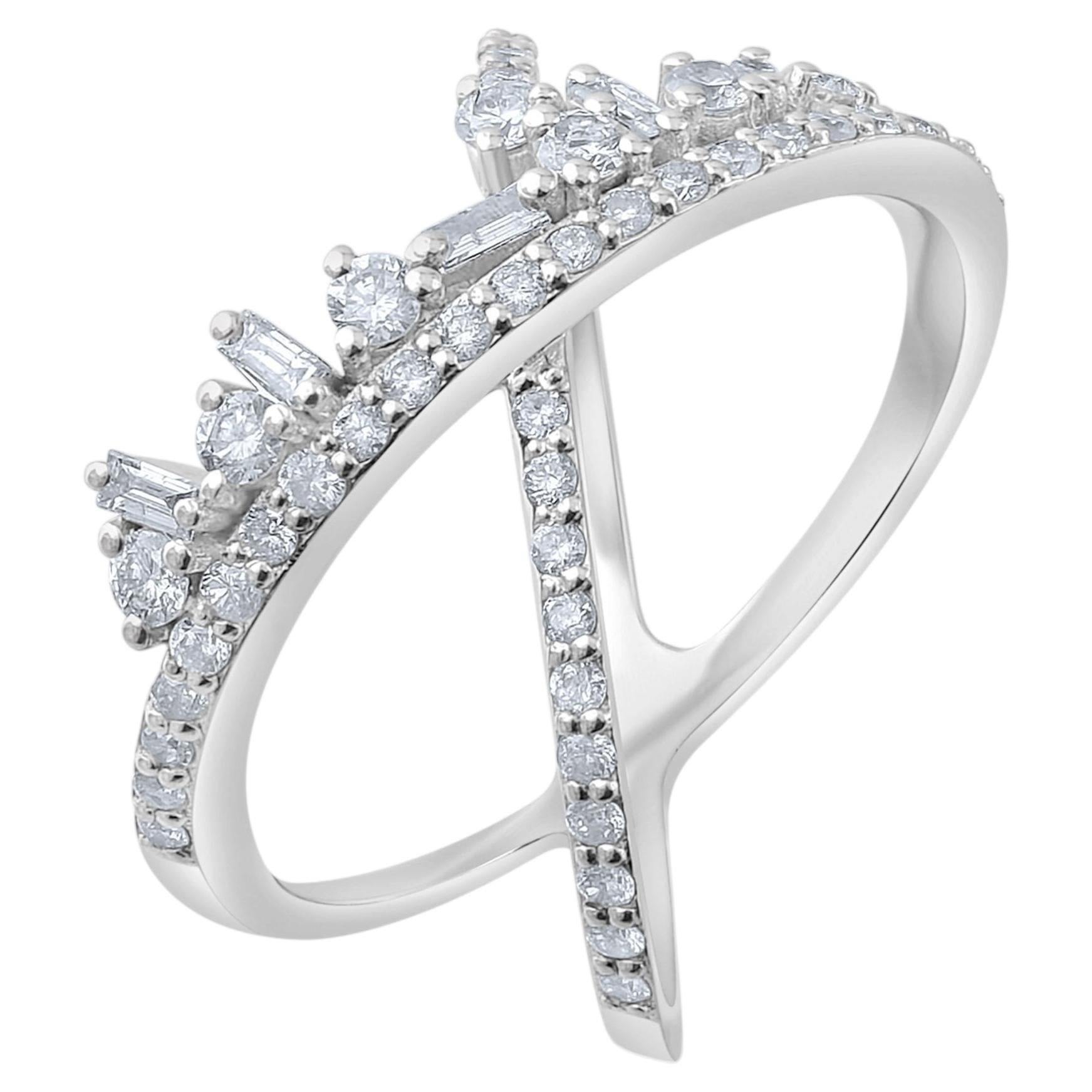Bague classique imposante en or 14 carats, sertie d'un diamant naturel de 0,64 carat certifié par l'IGI