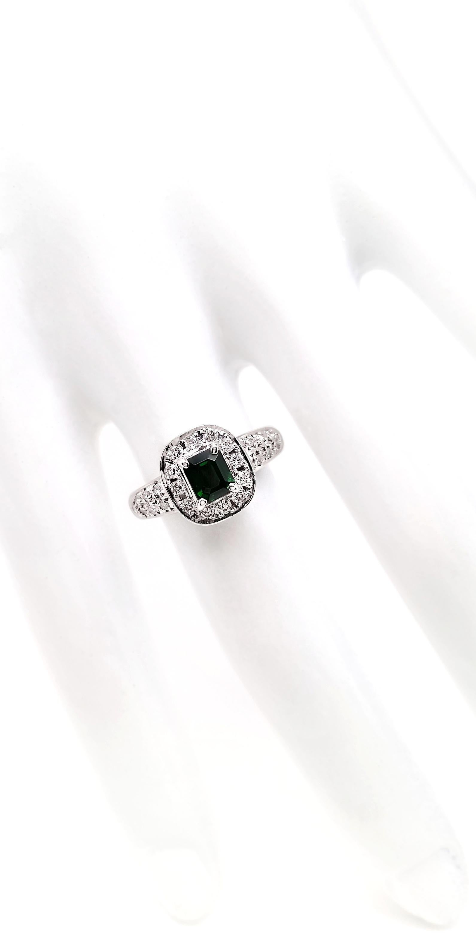 Emerald Cut IGI Certified 0.72ct Natural Tsavorite and 0.35ct Natural Diamonds Platinum Ring For Sale