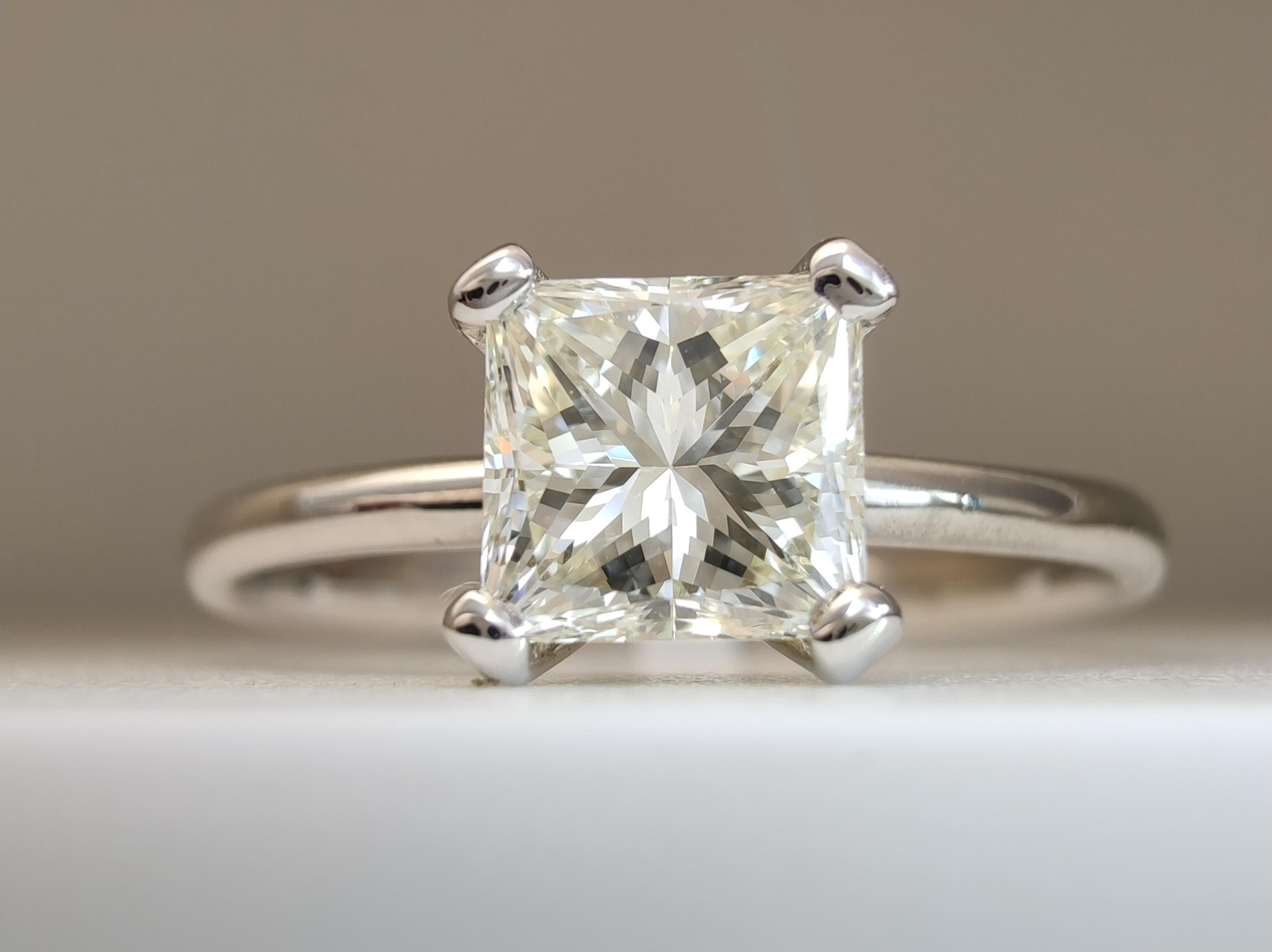 IGI Certified, 0.76ct Princess Cut Diamond Engagement Ring, 18K White Gold For Sale 4