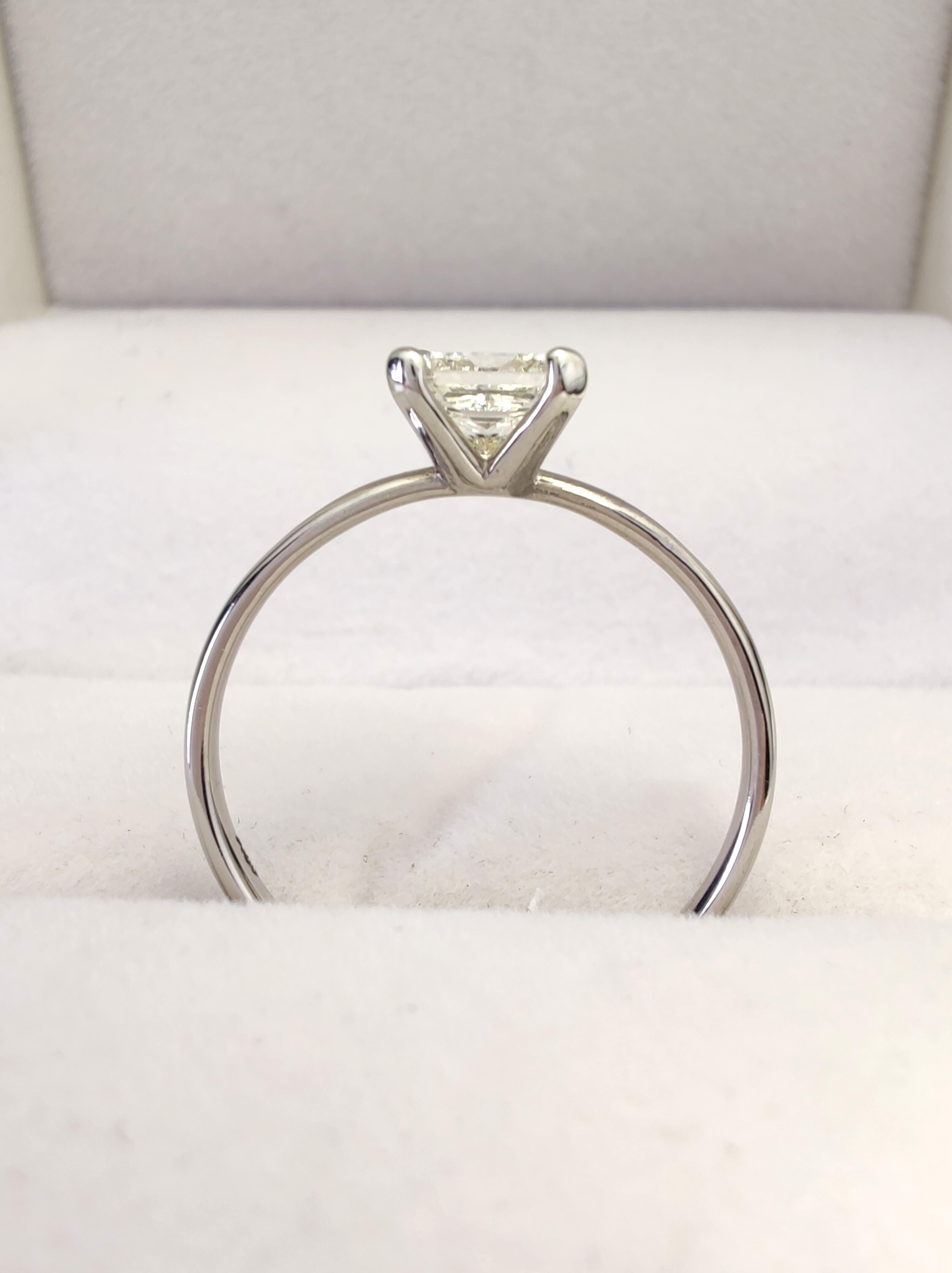 IGI Certified, 0.76ct Princess Cut Diamond Engagement Ring, 18K White Gold For Sale 2