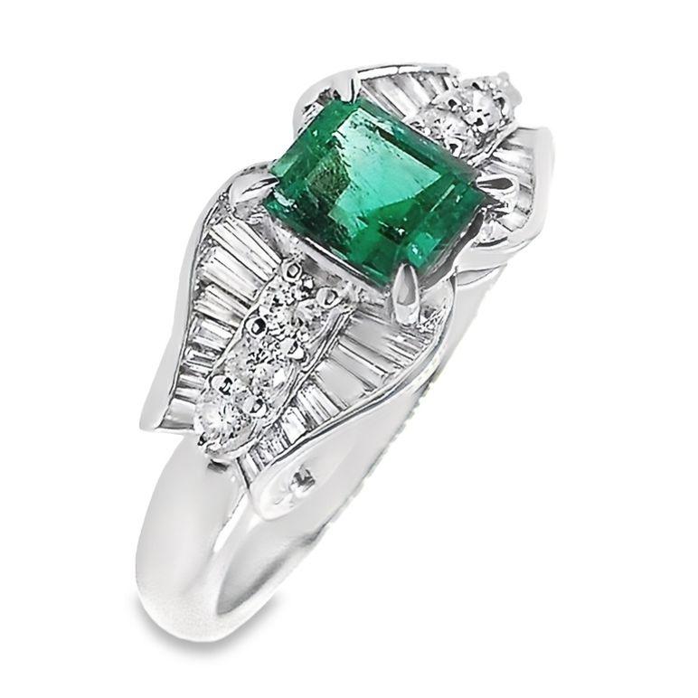 Women's or Men's IGI Certified 0.80ct Colombian Emerald and 0.51ct Natural Diamonds Platinum Ring For Sale