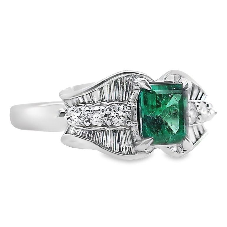 IGI Certified 0.80ct Colombian Emerald and 0.51ct Natural Diamonds Platinum Ring For Sale 1