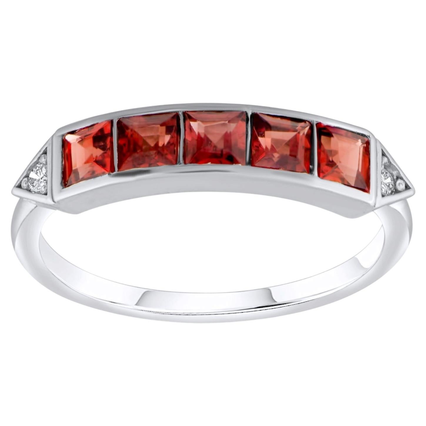 Bague imposante en or 14 carats sertie d'un grenat naturel de 0,83 carat certifié par l'IGI et de diamants