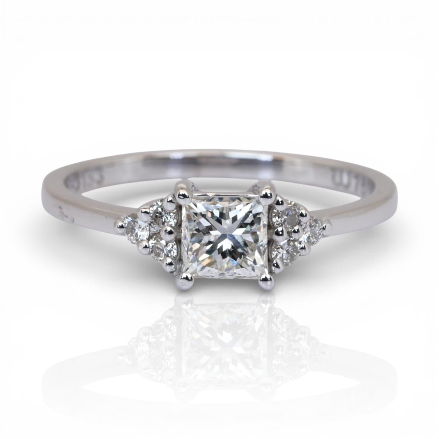 Anillo de oro blanco de 18 quilates con diamantes de 0,84 ct con certificado IGI en venta