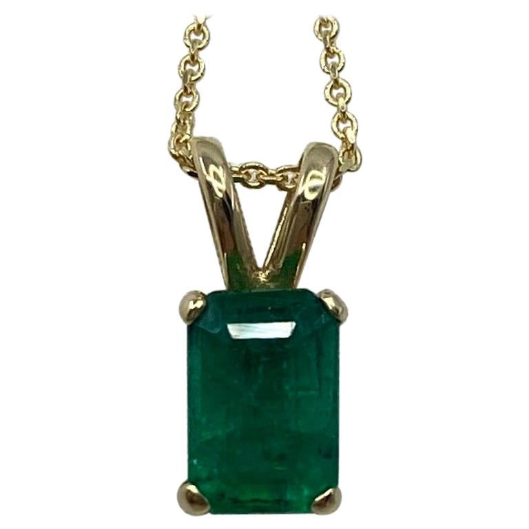 Collar Colgante de Oro de 14 Kilates con Esmeralda Verde Profunda Certificada IGI de 0,86 Quilates