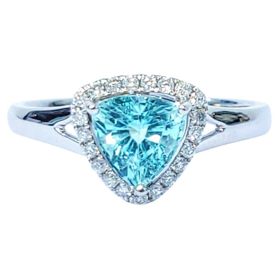 Bague en or blanc 18 carats certifiée IGI de 0,88 carat de Paraiba et diamant en vente