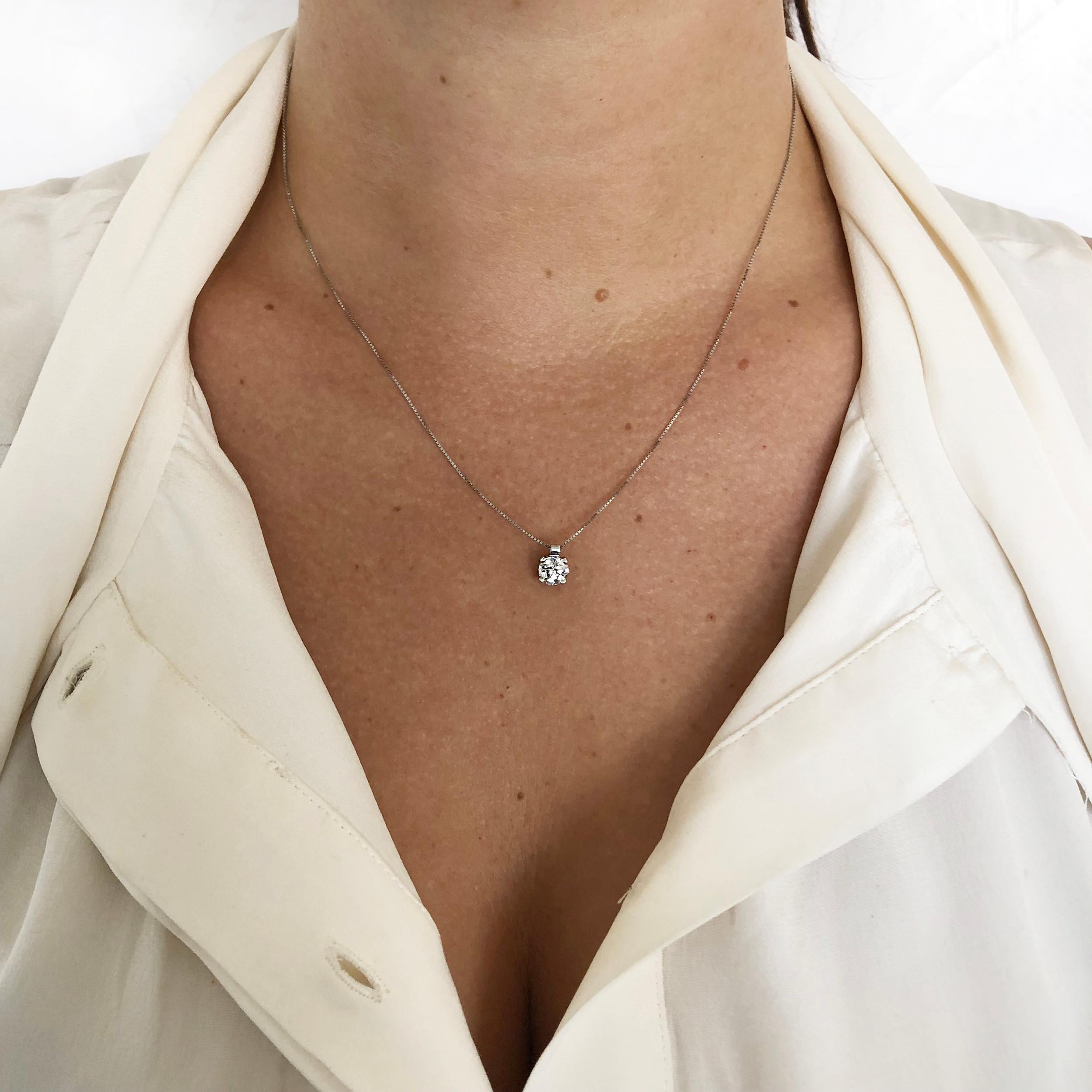 This IGI Certified 0.89 Carat Round Diamond Pendant Necklace, boasts a beautiful Leonardo da Vinci Cut Diamond. 

The only Diamond in the world cut using the Divine Proportions, offering a brightness and beauty unlike any other cut. 

Set on a 18Kt