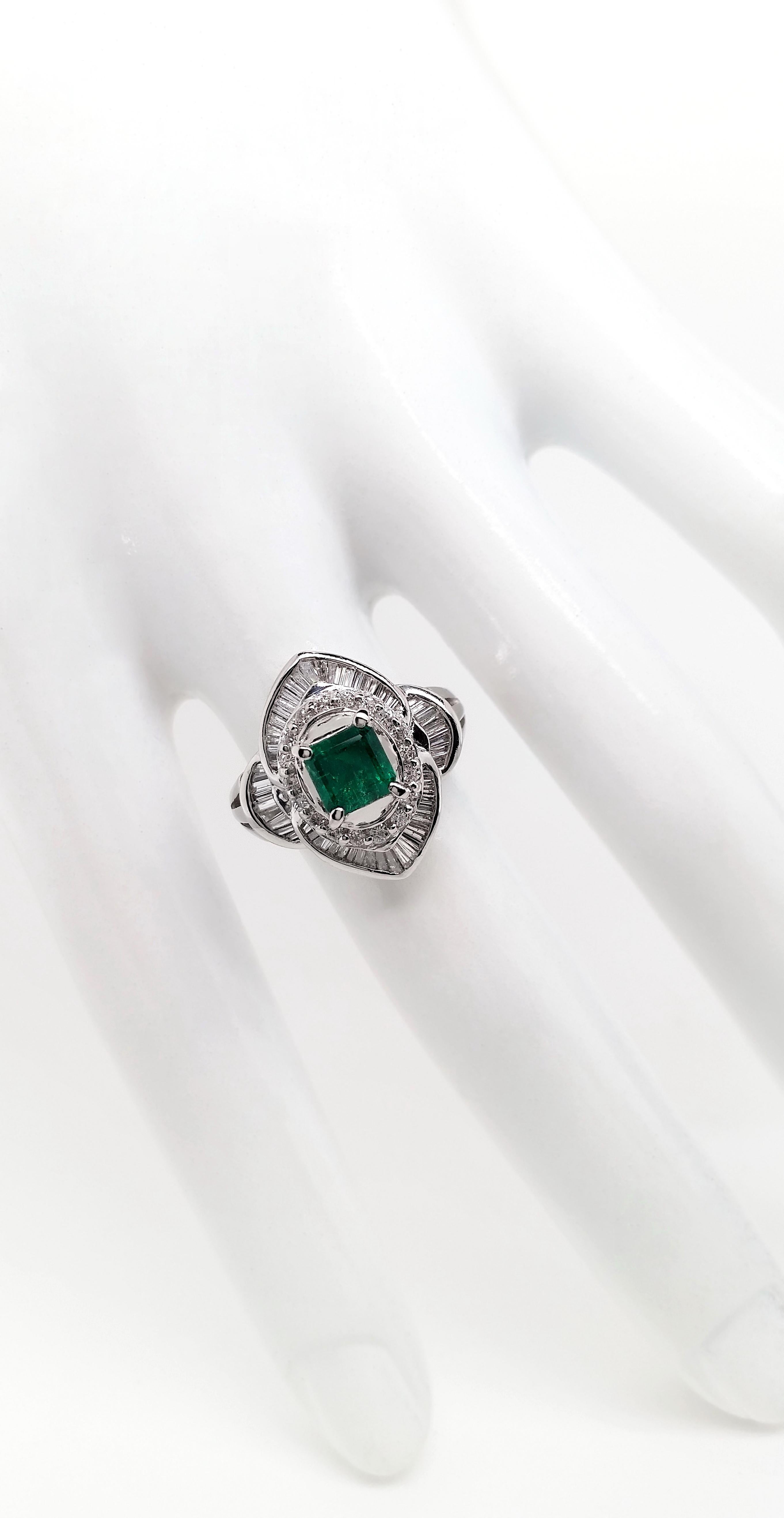 Emerald Cut IGI Certified 0.89ct Natural Colombia Emerald 0.80ct Diamonds Platinum Ring