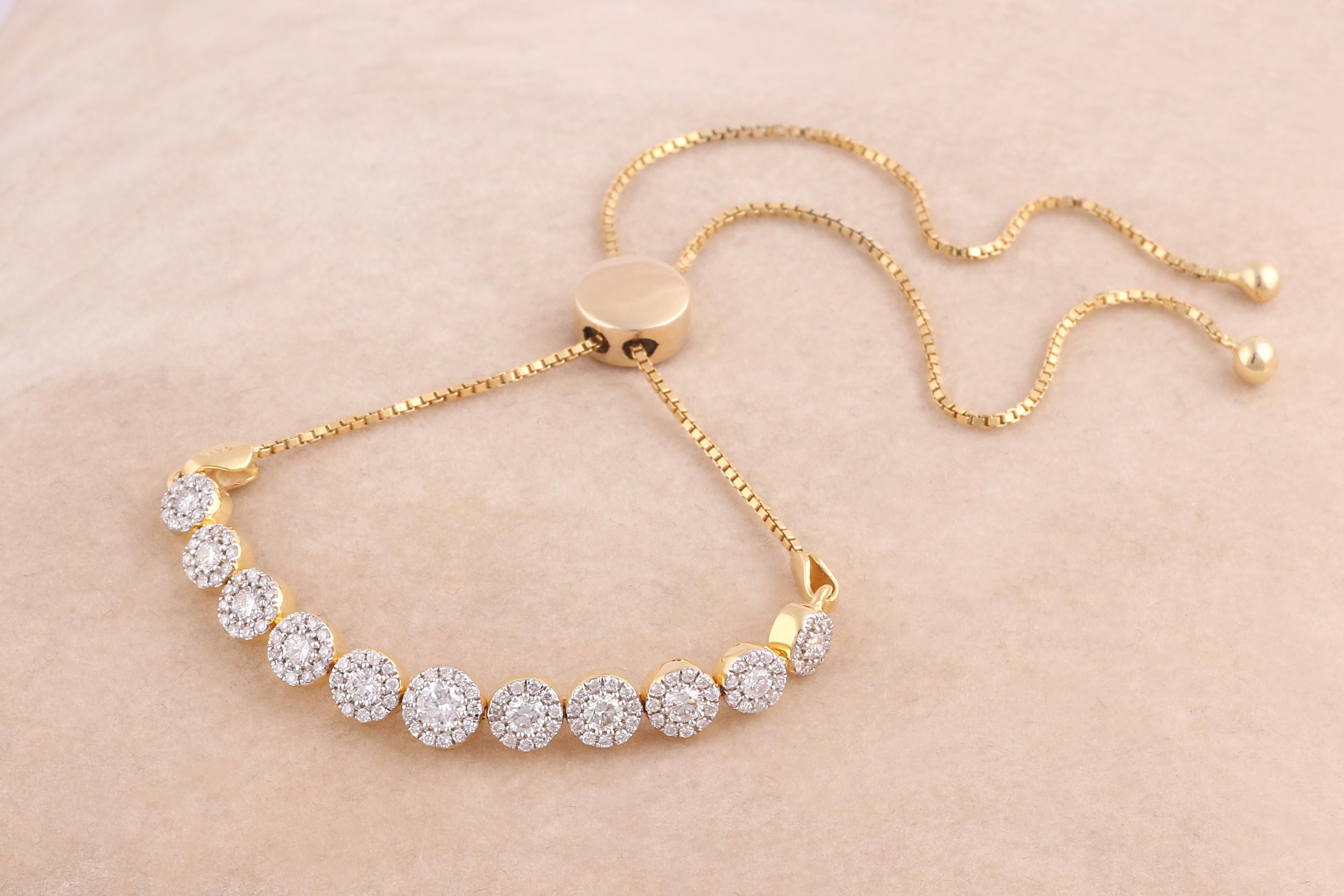 Unsere wunderschönen Diamantarmbänder sind fein in die erstaunlichsten Designs eingefasst, die von modernen Schmuckstücken bis hin zu faszinierenden Klassikern reichen, und sie werden sicherlich die Romantik zwischen Ihnen und Ihrem Ehepartner