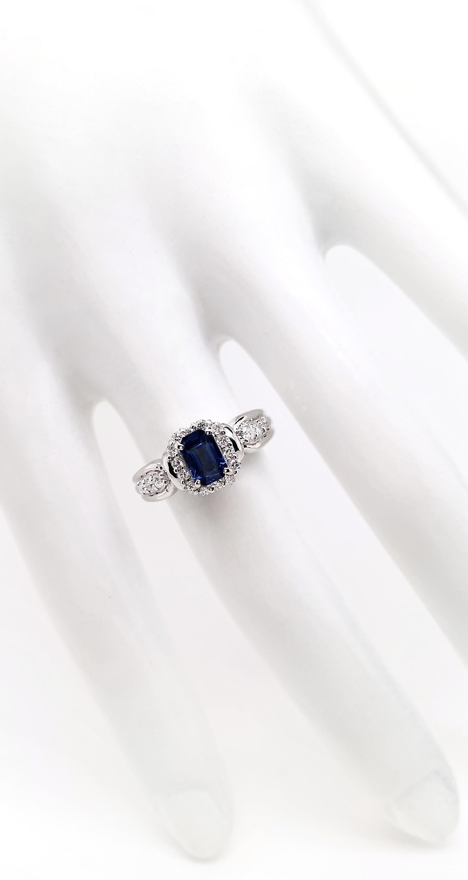 Platinring mit IGI-zertifiziertem 0,91 Karat Madagaskar-Saphir 0,31 Karat natürlichen Diamanten im Zustand „Neu“ im Angebot in Hong Kong, HK