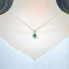 Pendentif en or blanc 18 carats certifié IGI de 0,92 carat d'émeraude colombienne et de diamant