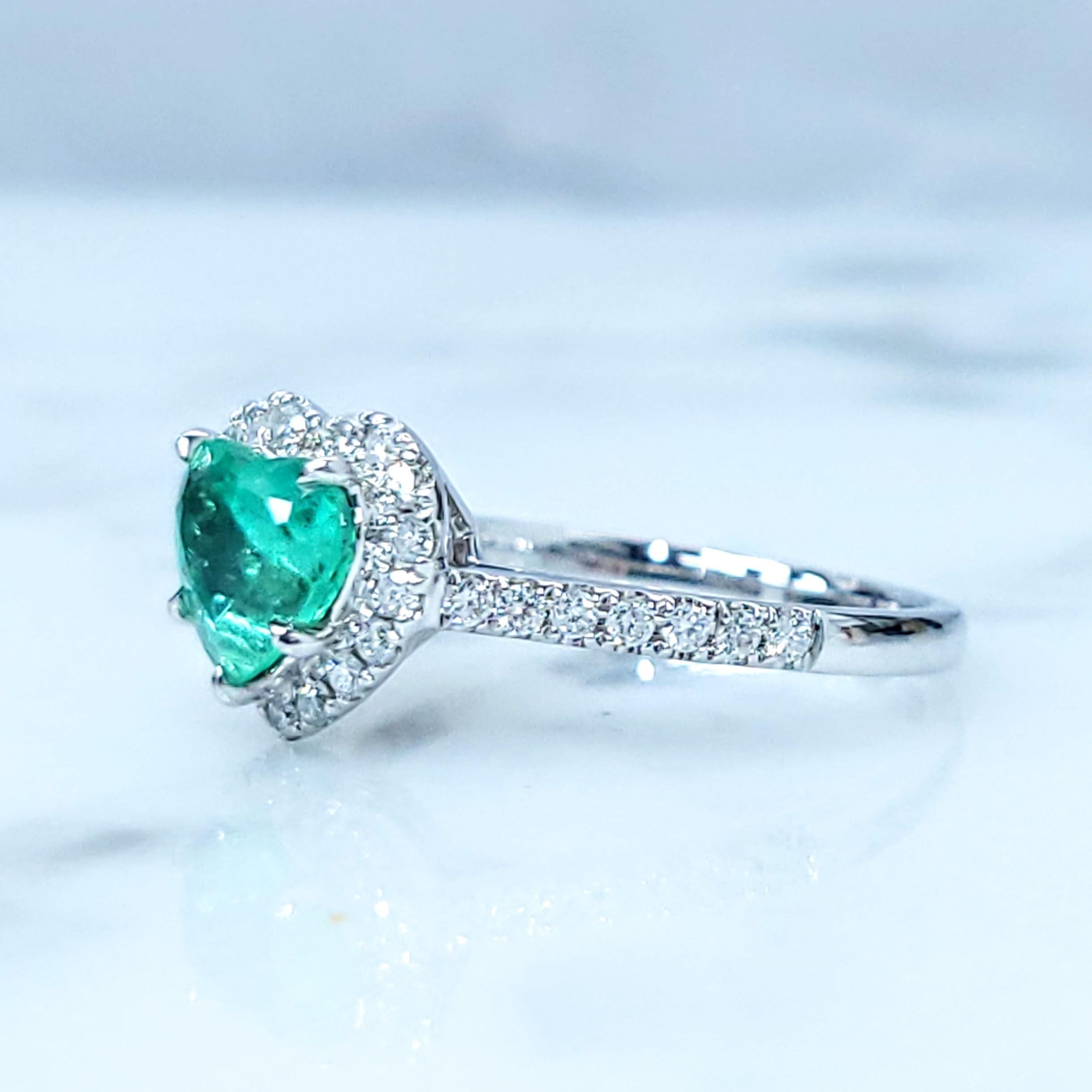 Modern IGI certified 0.97 Carat Colombian Emerald & Diamond Ring in 18K White Gold For Sale
