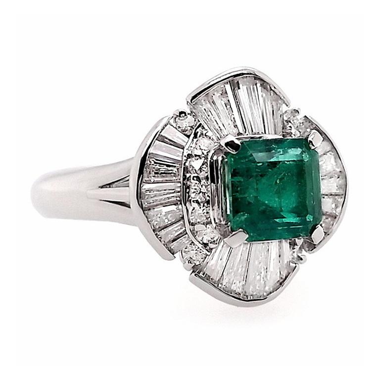 IGI Certified 0.99ct Colombian Emerald and 0.80ct Natural Diamonds Platinum Ring For Sale 1