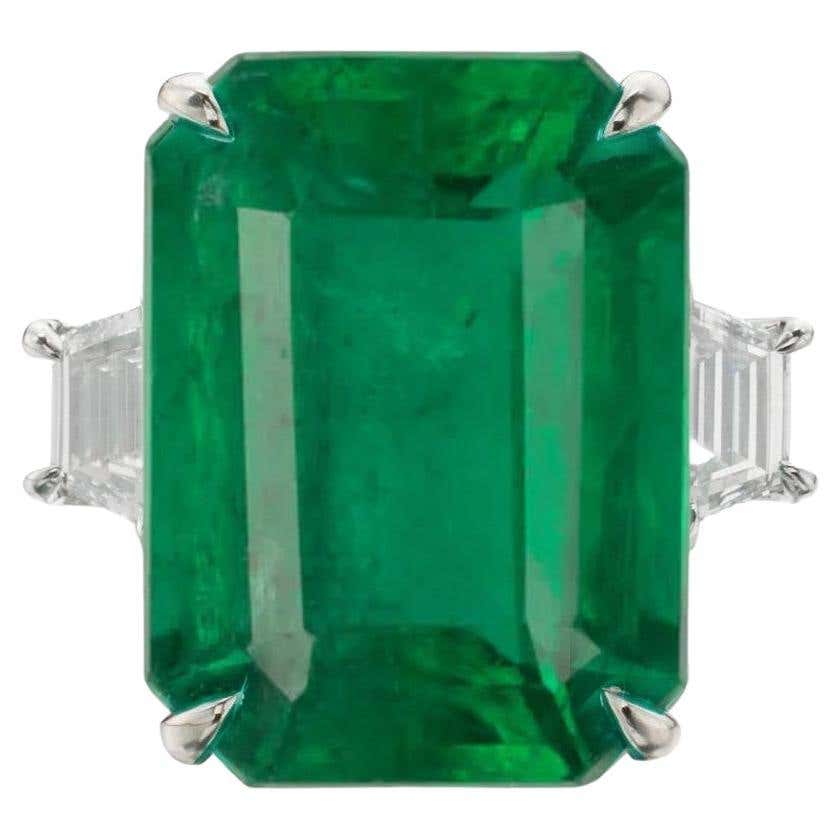 Emerald and Ruby Carré Yellow Gold Ring For Sale at 1stDibs