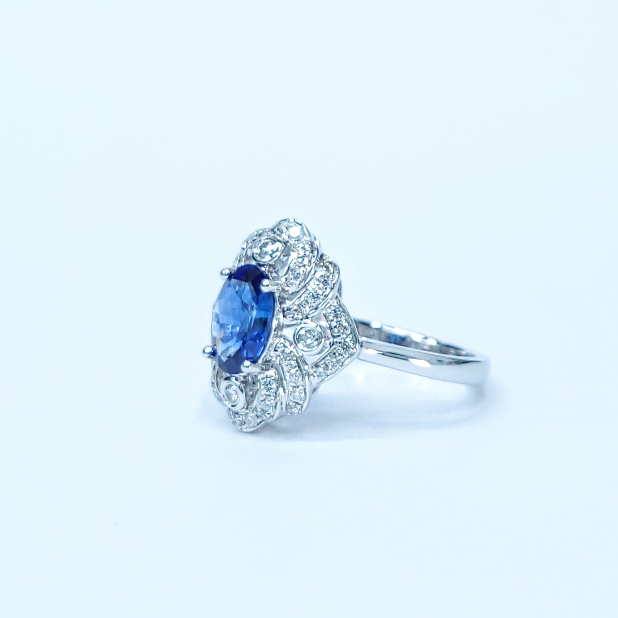 Modern IGI Certified 1.00 Carat Blue Sapphire & Diamond Ring in 18K White Gold For Sale