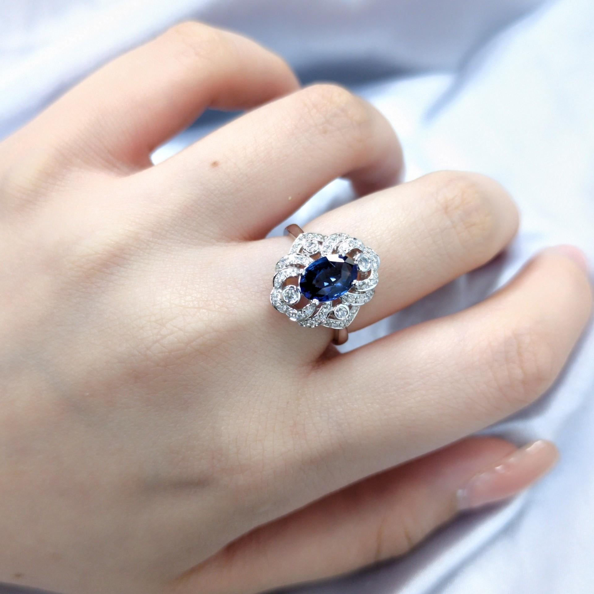 IGI Certified 1.00 Carat Blue Sapphire & Diamond Ring in 18K White Gold For Sale 1