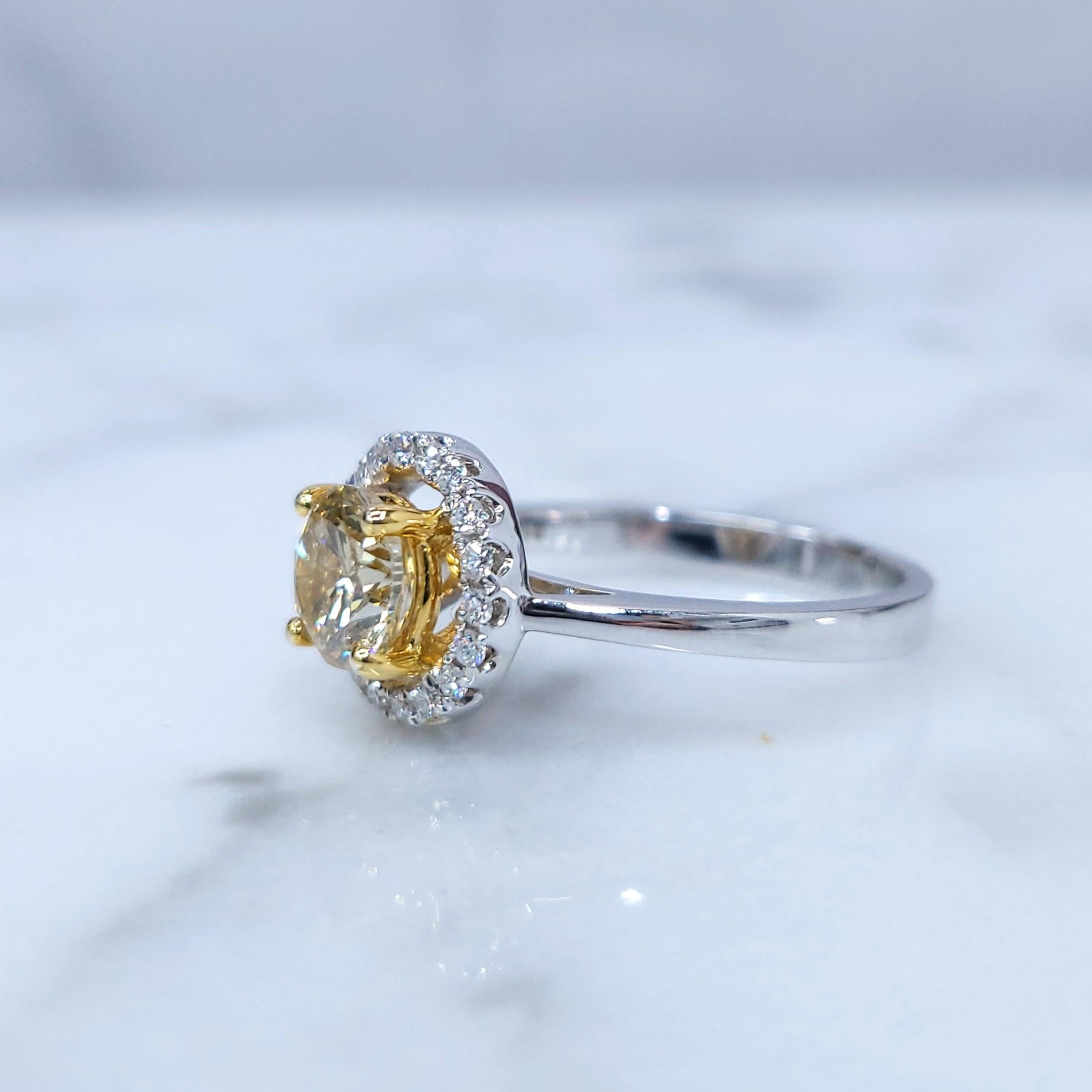 Women's IGI Certified 1.00 Carat Yellow Diamond & 0.15 Carat Diamond Ring in 18K Gold For Sale