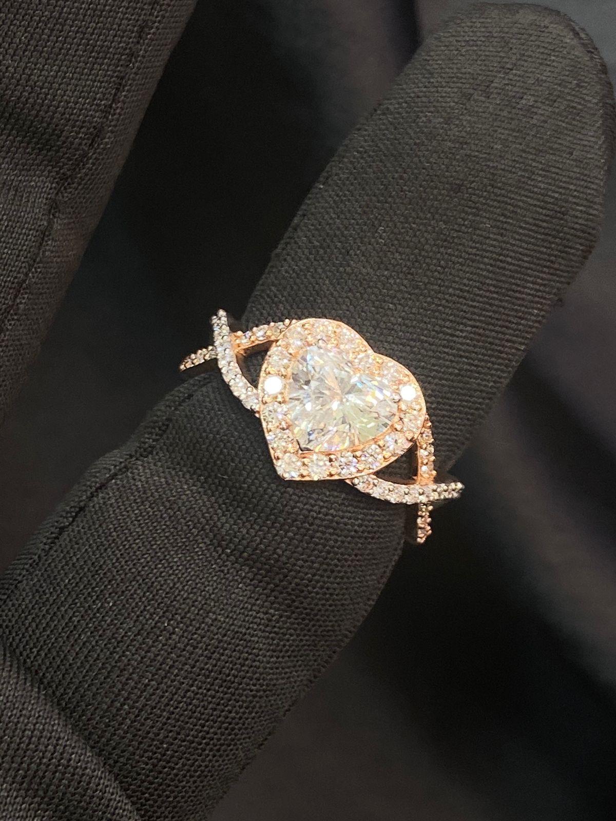 Taille cœur Bague en or 18 carats avec diamant naturel certifié IGI de 1,00 carat en vente