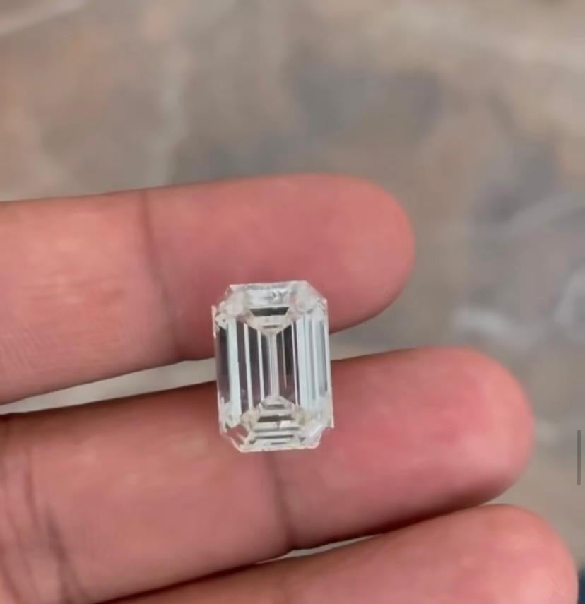 Emerald Cut IGI Certified 10.00 Carats Natural Diamond  For Sale