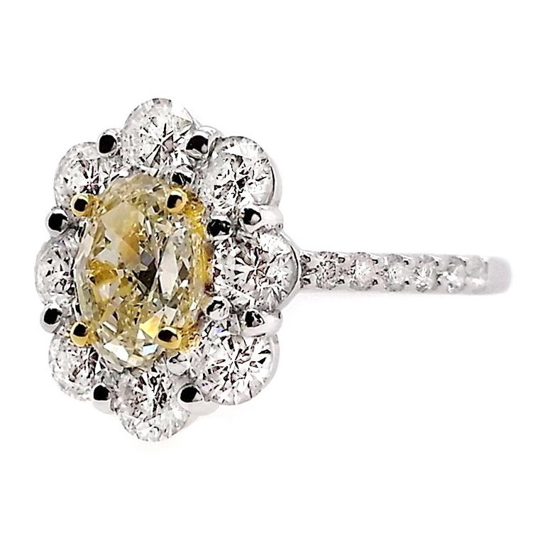IGI Certified 1.00ct Oval Diamond 1.38ct Natural Diamonds Platinum & Gold Ring In New Condition For Sale In Hong Kong, HK