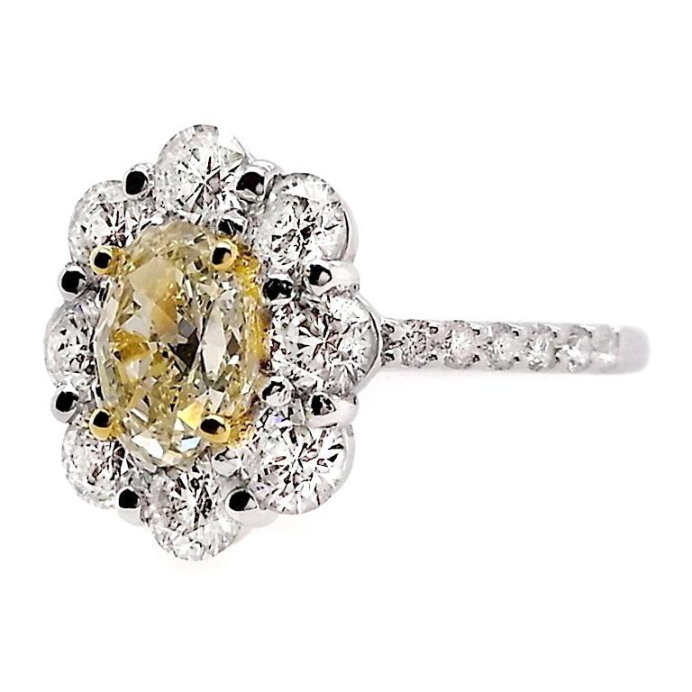 IGI Certified 1.00ct Oval Diamond 1.38ct Natural Diamonds Platinum & Gold Ring In New Condition In Hong Kong, HK