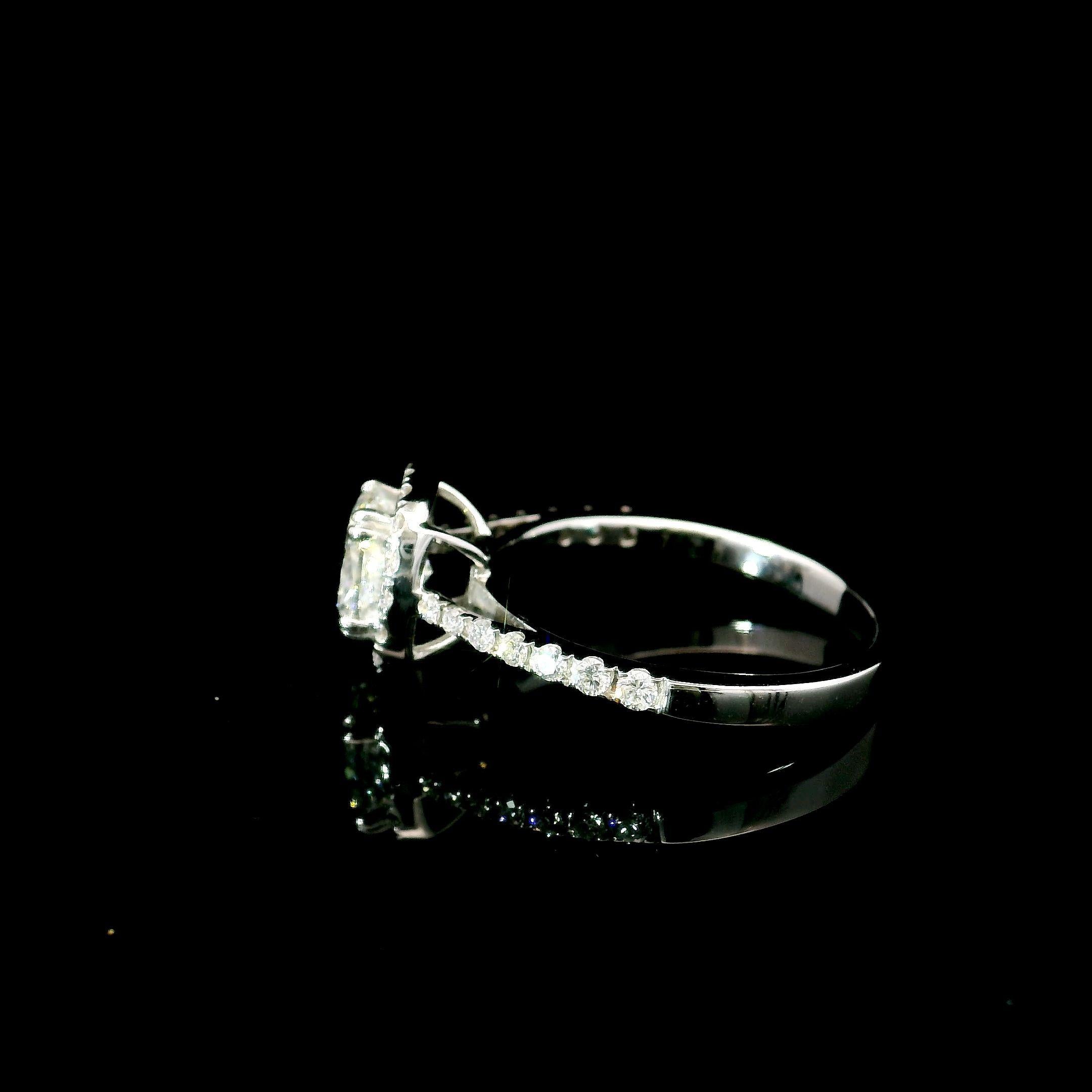 IGI Certified 1.01 Carat F Colour SI2 Clarity Diamond Ring For Sale 2