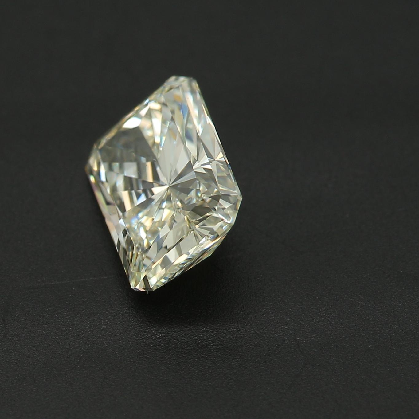 Radiant Cut IGI Certified 1.01 Carat J Colour VS1 Clarity Diamond For Sale