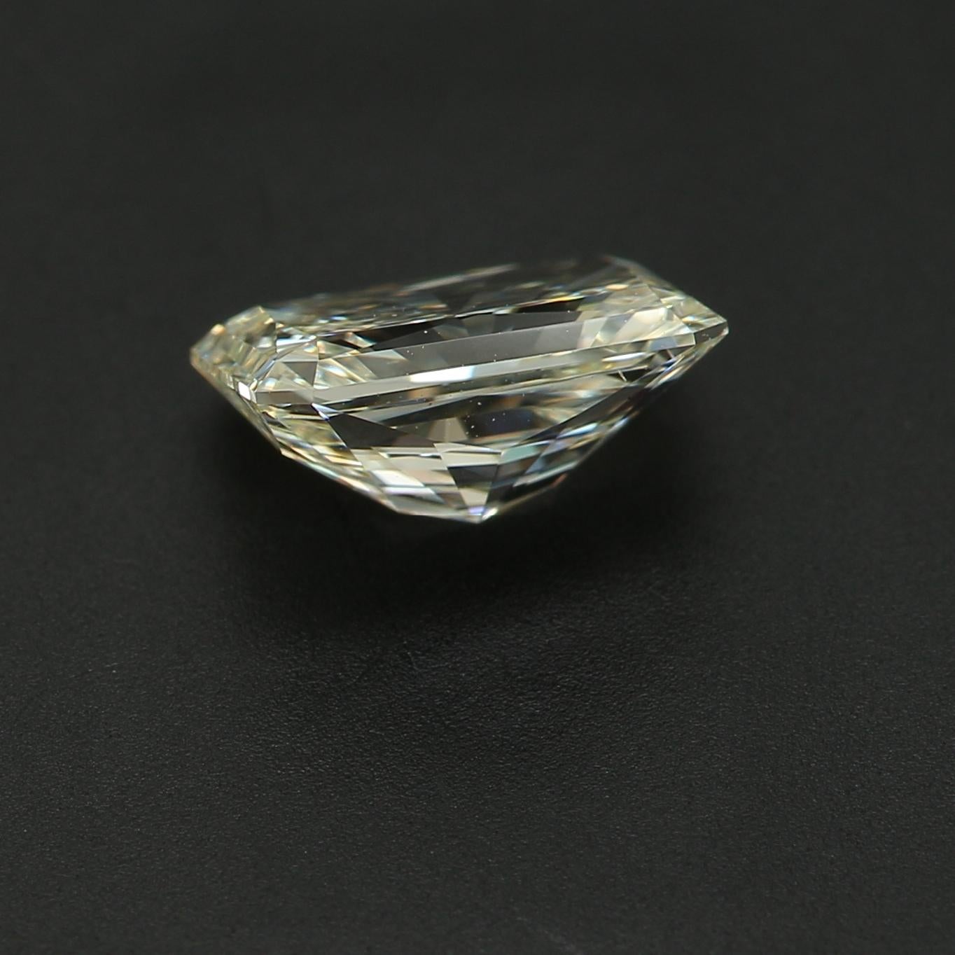 IGI Certified 1.01 Carat J Colour VS1 Clarity Diamond In New Condition For Sale In บางรัก, TH