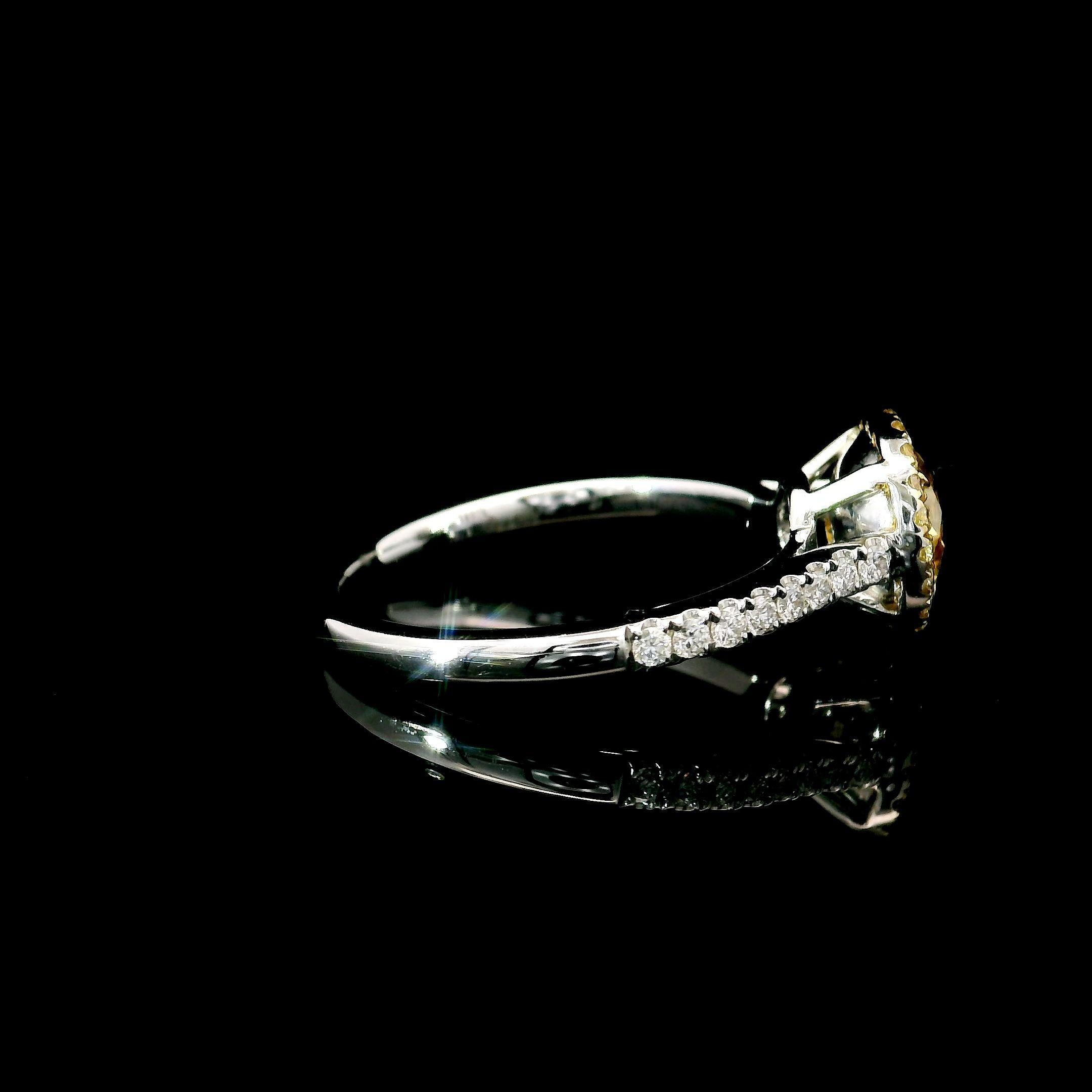 IGI Certified 1.01 Carat Y to Z Range SI2 Clarity Diamond Ring In New Condition For Sale In บางรัก, TH