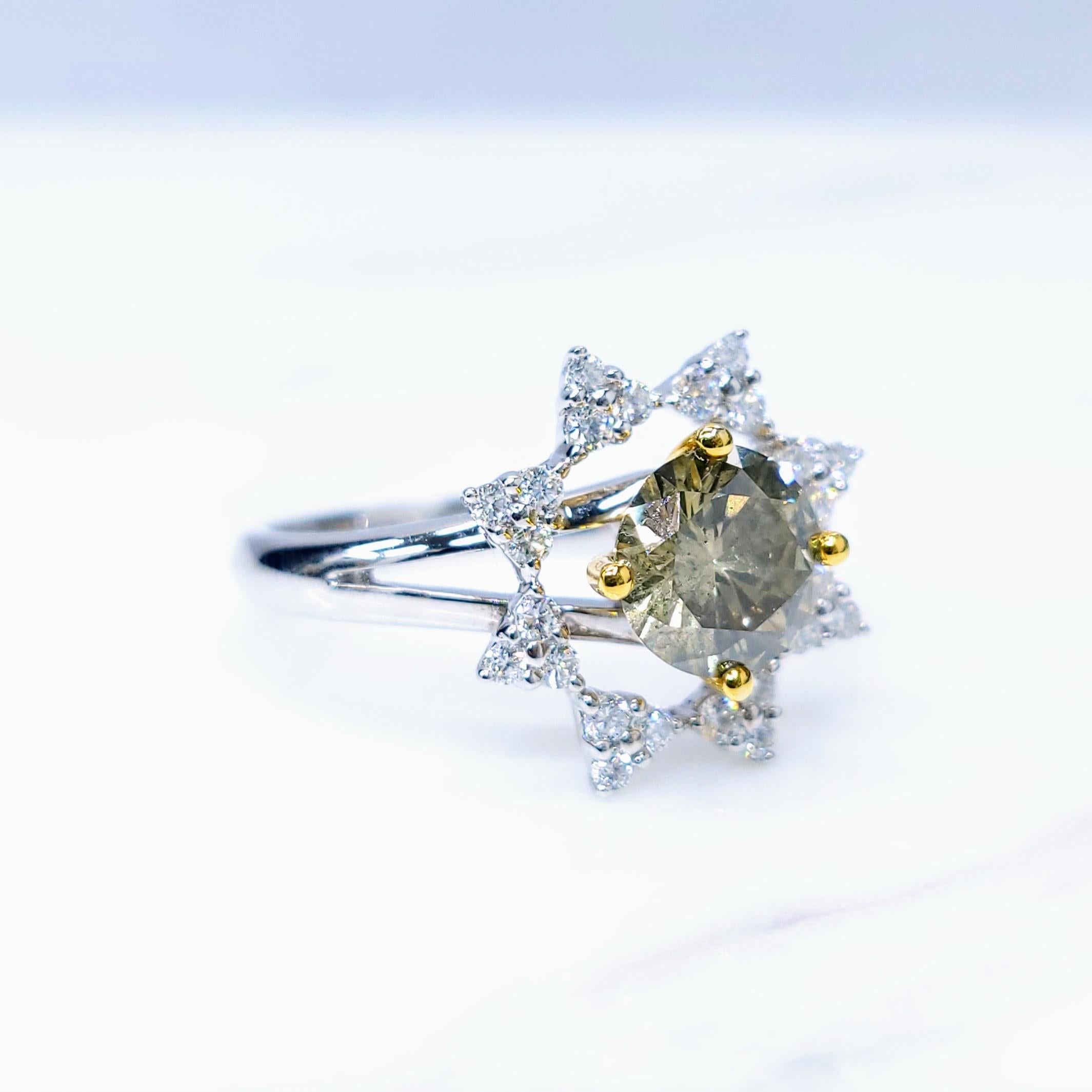 Moderne Bague en or 18 carats avec diamant jaune certifié IGI de 1,01 carat et diamant de 0,26 carat en vente
