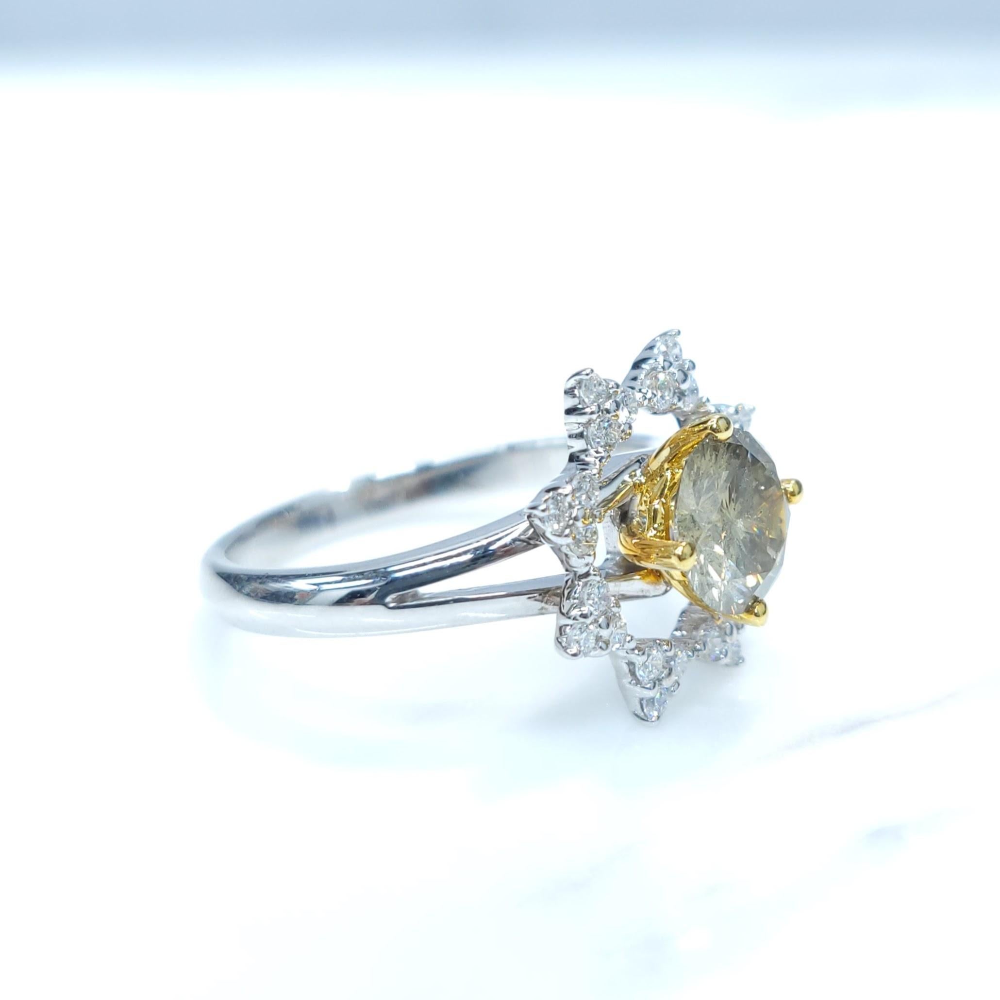 Taille ronde Bague en or 18 carats avec diamant jaune certifié IGI de 1,01 carat et diamant de 0,26 carat en vente