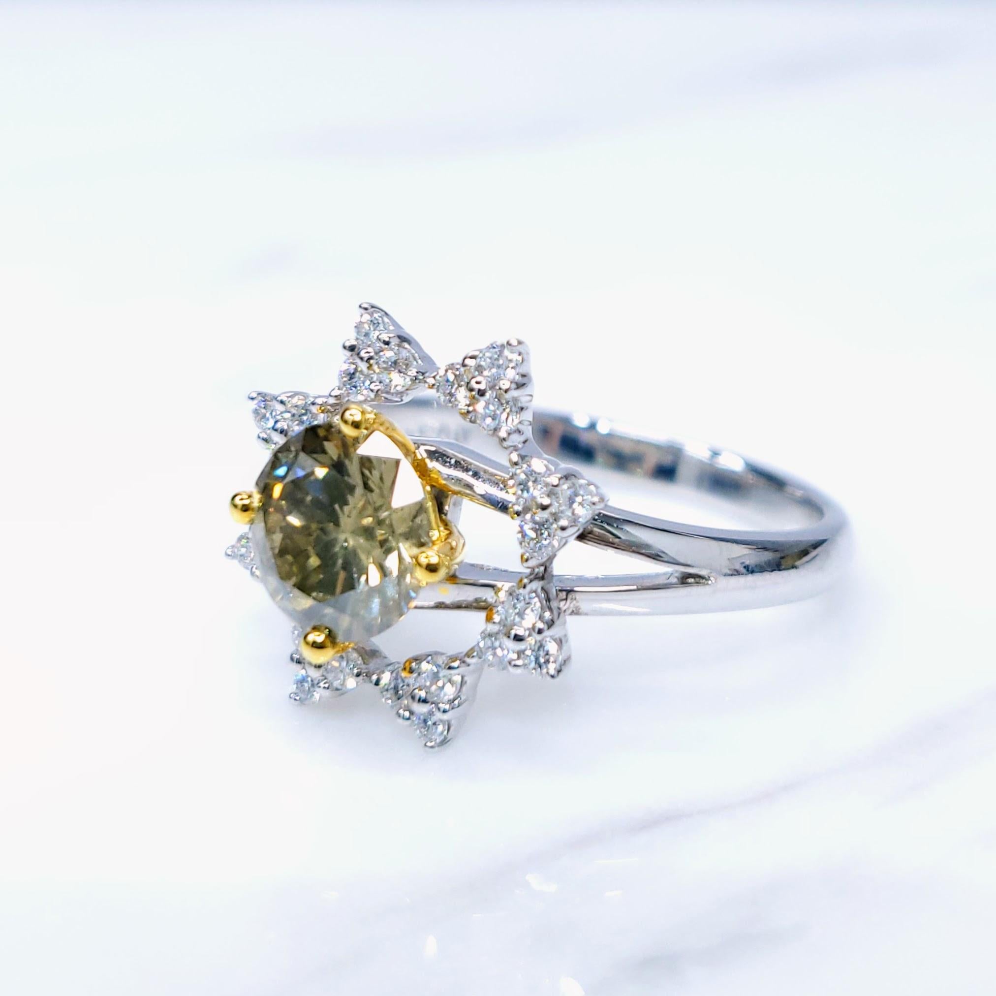 Bague en or 18 carats avec diamant jaune certifié IGI de 1,01 carat et diamant de 0,26 carat Pour femmes en vente
