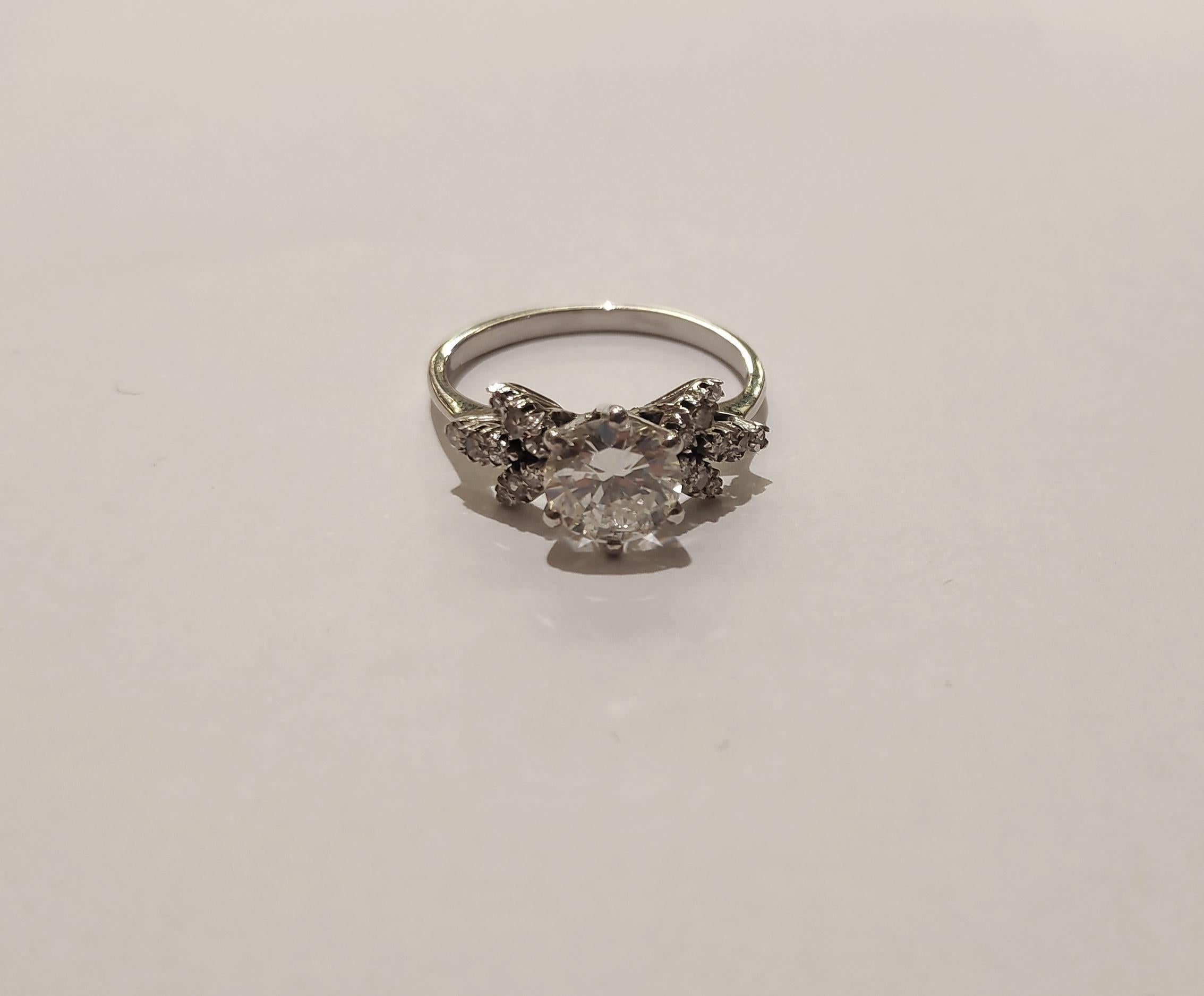 Modern IGI Certified 1.01 Carat Solitaire Diamond Ring For Sale