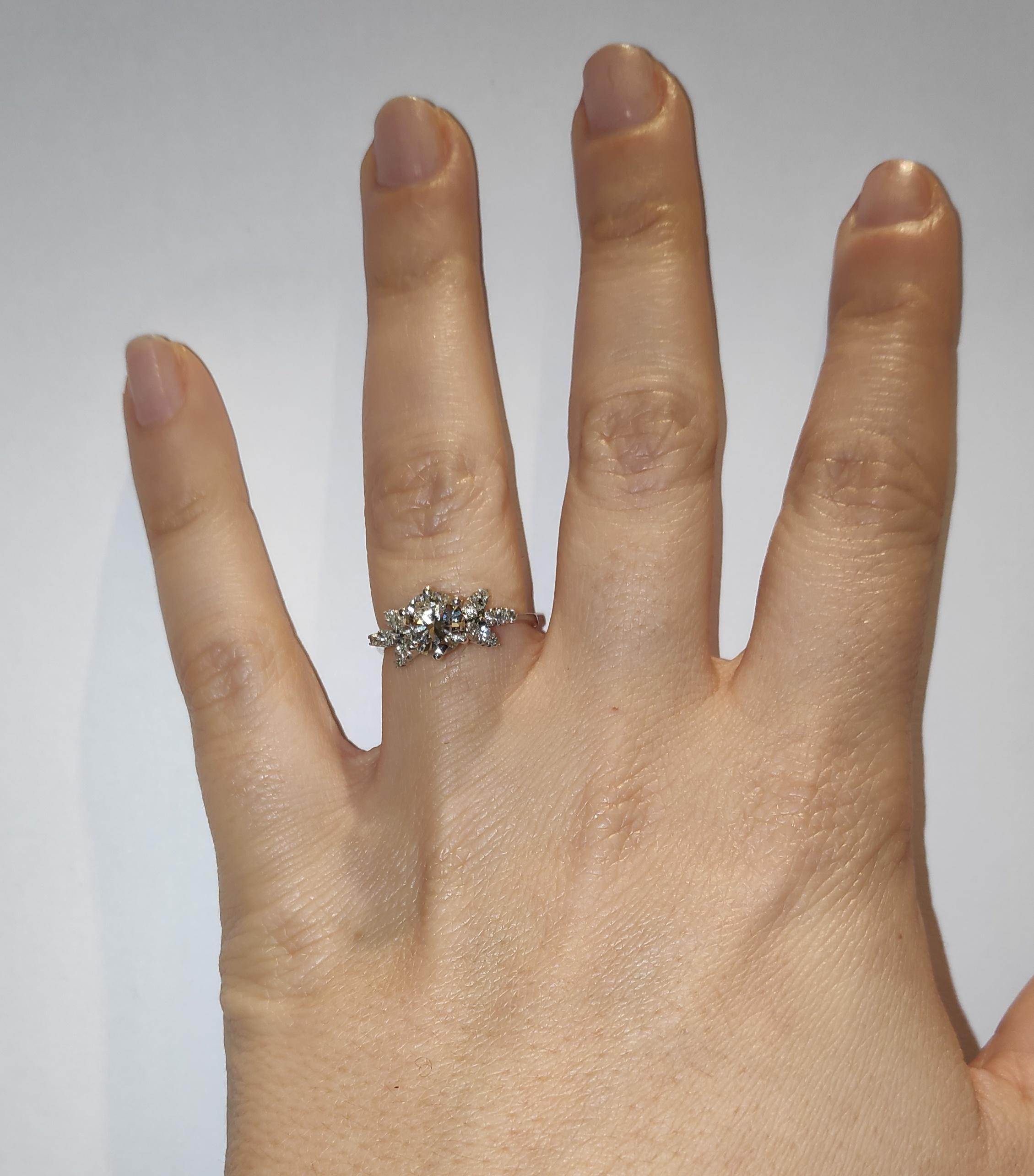 IGI Certified 1.01 Carat Solitaire Diamond Ring For Sale 2