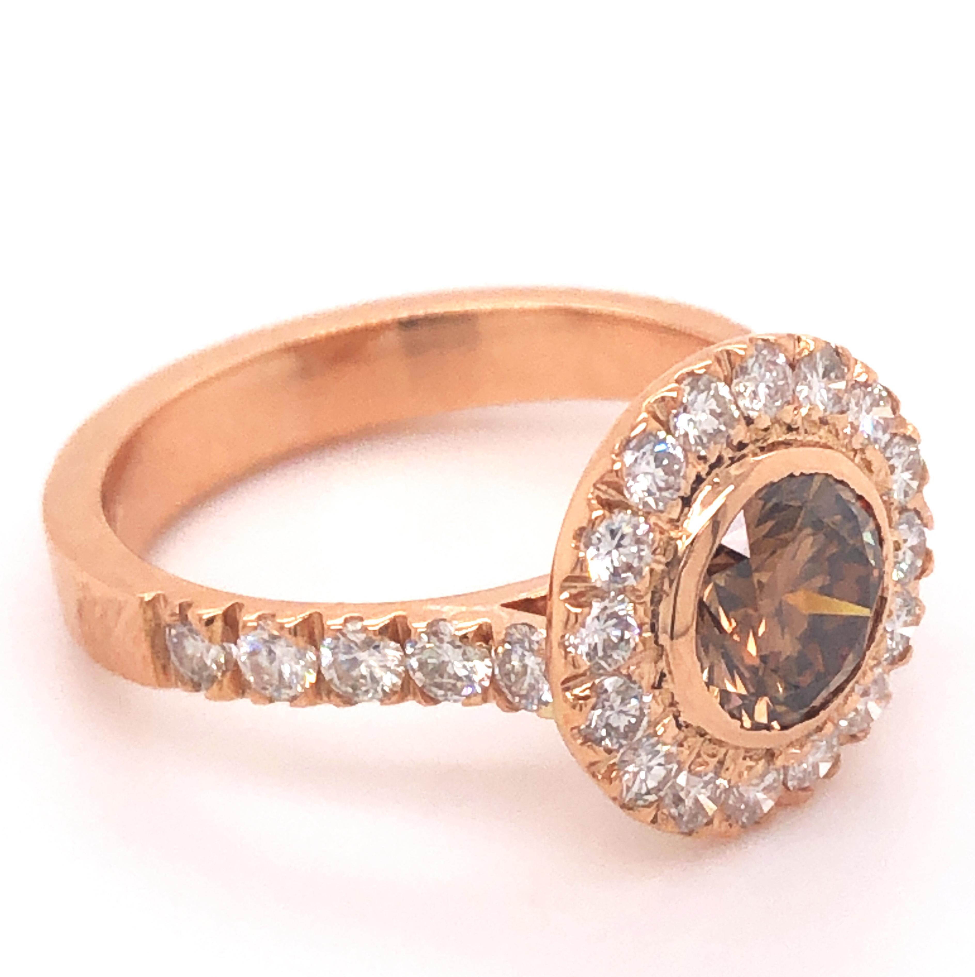 1.01 Carat IGI Certified Champagne Diamond in a Chic yet Timeless 0.85Kt Top Quality White Diamond Halo Rose Gold Setting.
IGI Certificate 492149946, September 17 2021 is included.
In our Brown Suede Leather Case and Pouch.
US Size 6 1/4, French