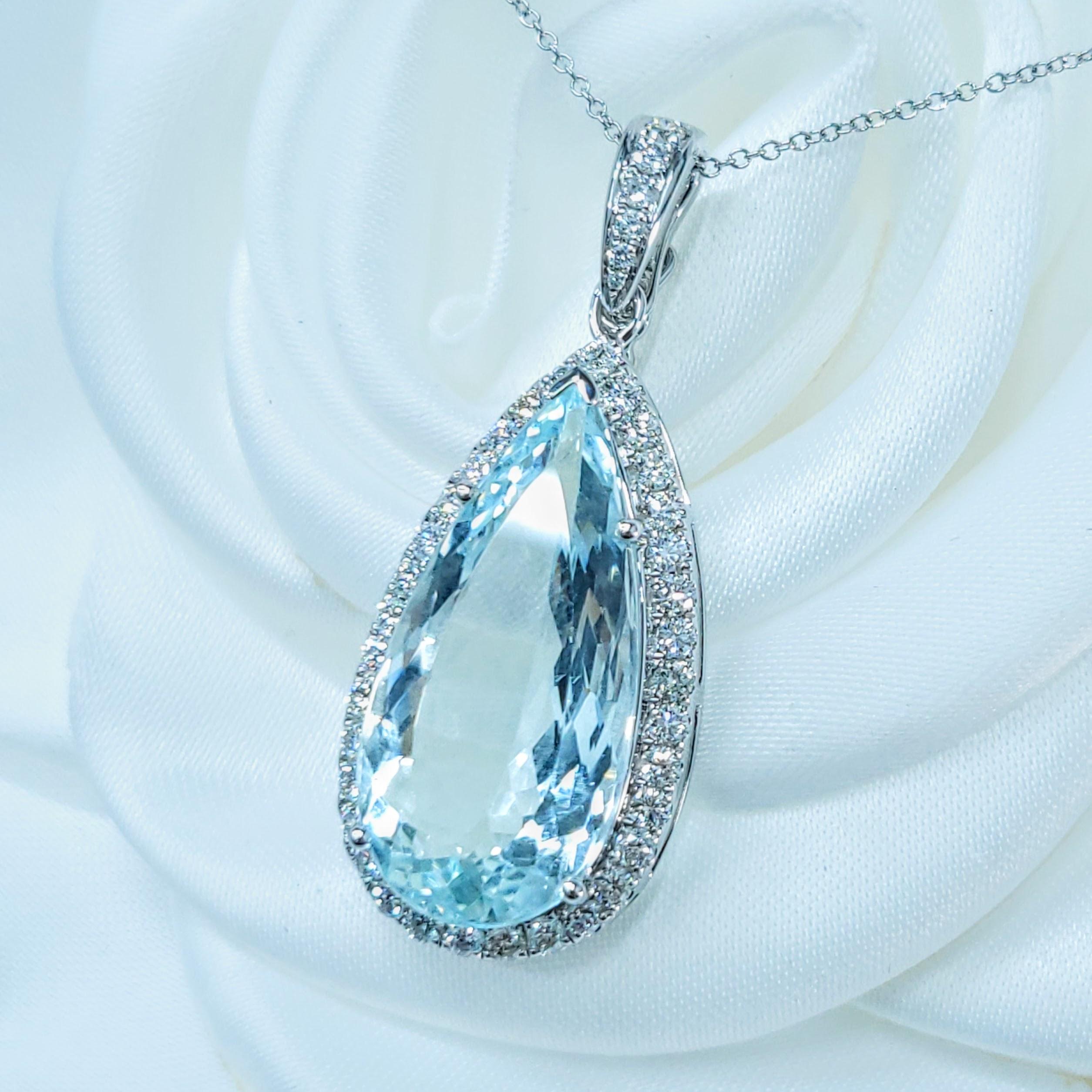 Moderne Aigue-marine et diamant certifiés IGI de 10,11 carats en or blanc 18 carats en vente