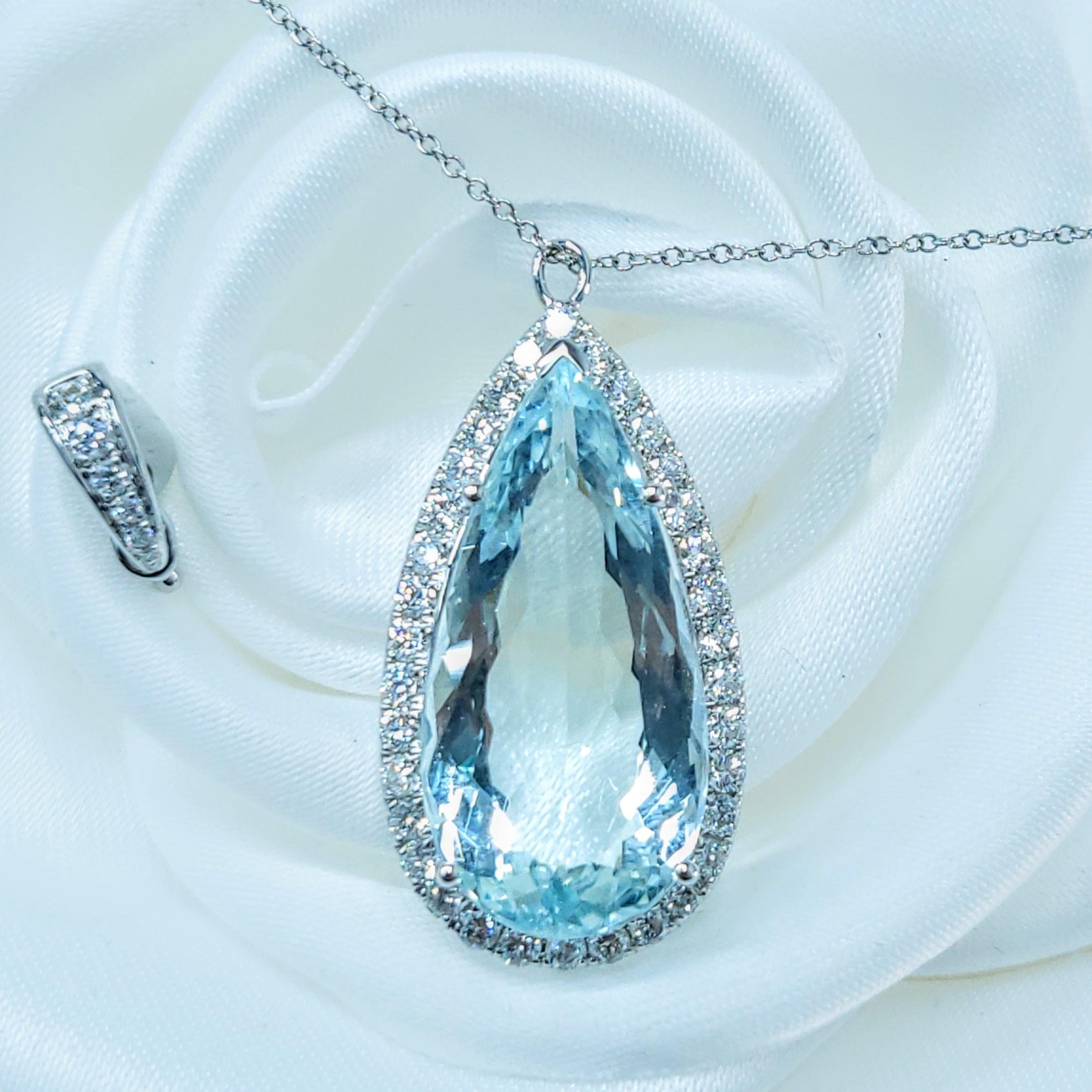 Taille poire Aigue-marine et diamant certifiés IGI de 10,11 carats en or blanc 18 carats en vente