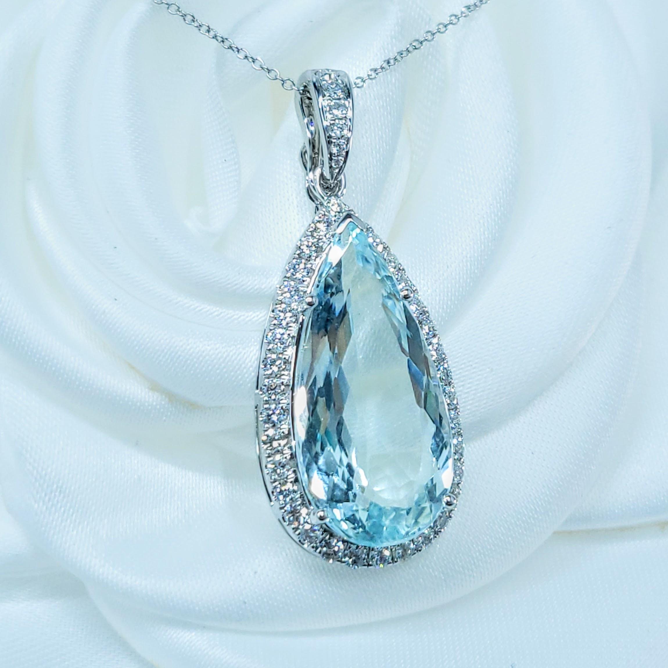 Aigue-marine et diamant certifiés IGI de 10,11 carats en or blanc 18 carats Pour femmes en vente