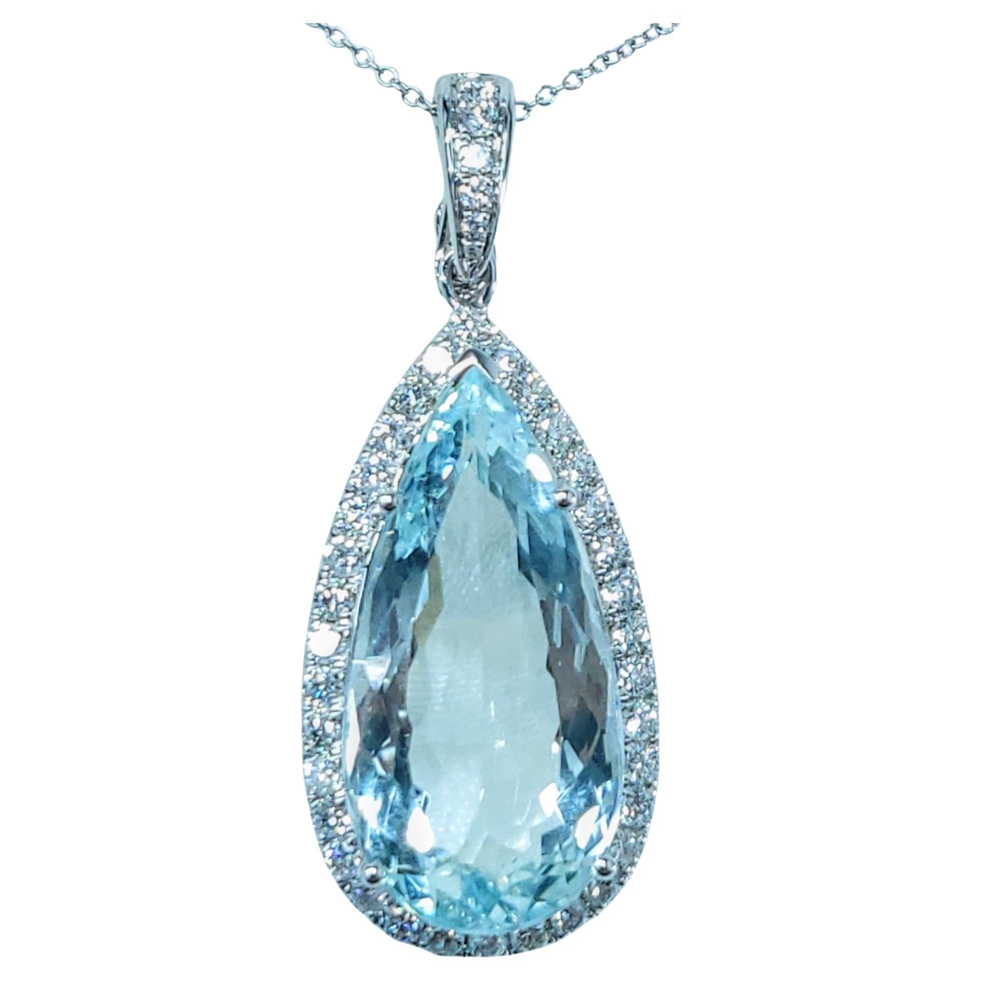Aigue-marine et diamant certifiés IGI de 10,11 carats en or blanc 18 carats en vente