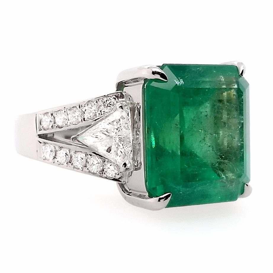 IGI Certified 10.18ct Colombia Emerald and 1.09ct Natural Diamonds Platinum Ring For Sale 1