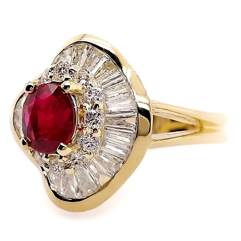 IGI Certified 1.01ct Vivid-Red Ruby and 1ct Diamonds 18k Yellow Gold Ring In New Condition For Sale In Hong Kong, HK