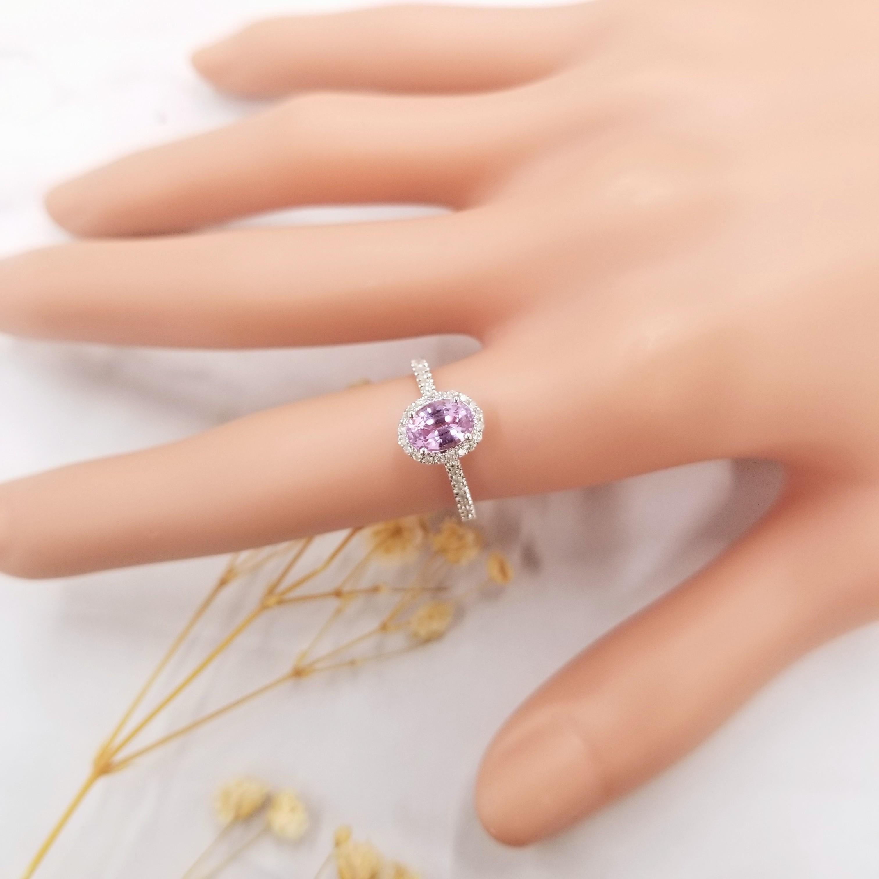 Modern IGI Certified 1.04 Carat Purple Sapphire & Diamond Ring in 18K White Gold For Sale