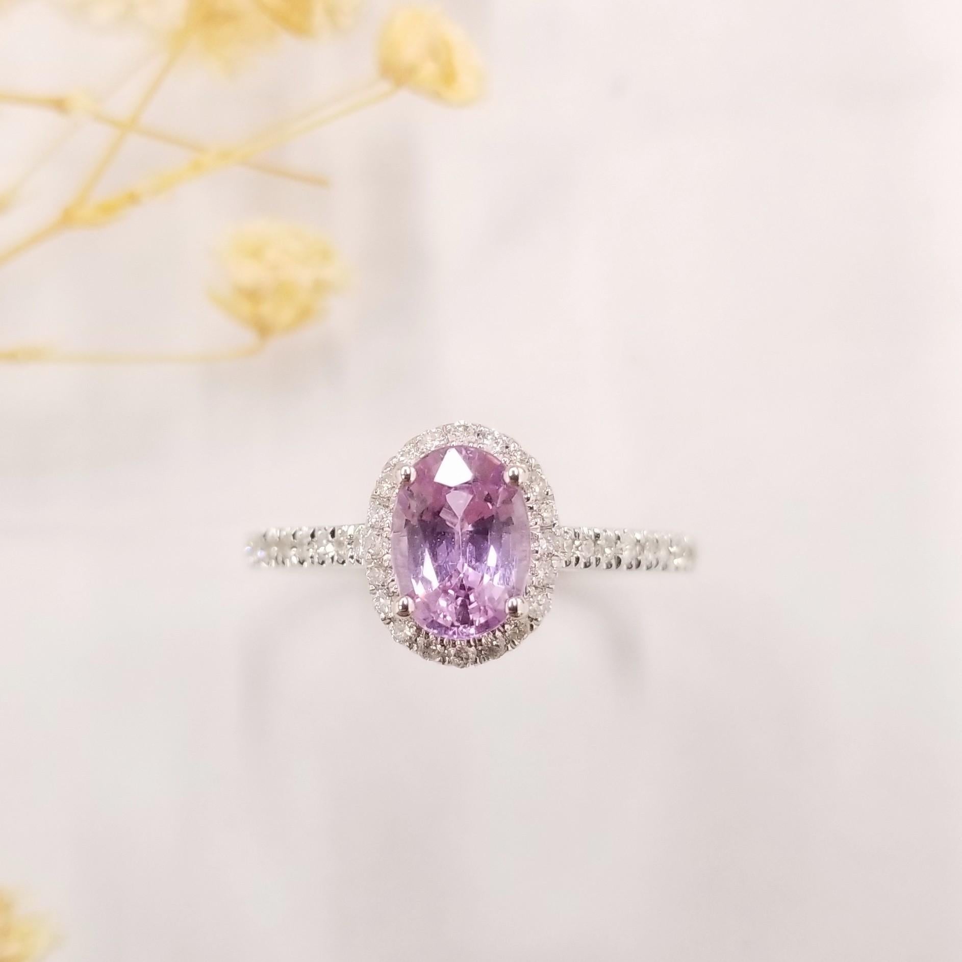 Women's IGI Certified 1.04 Carat Purple Sapphire & Diamond Ring in 18K White Gold For Sale
