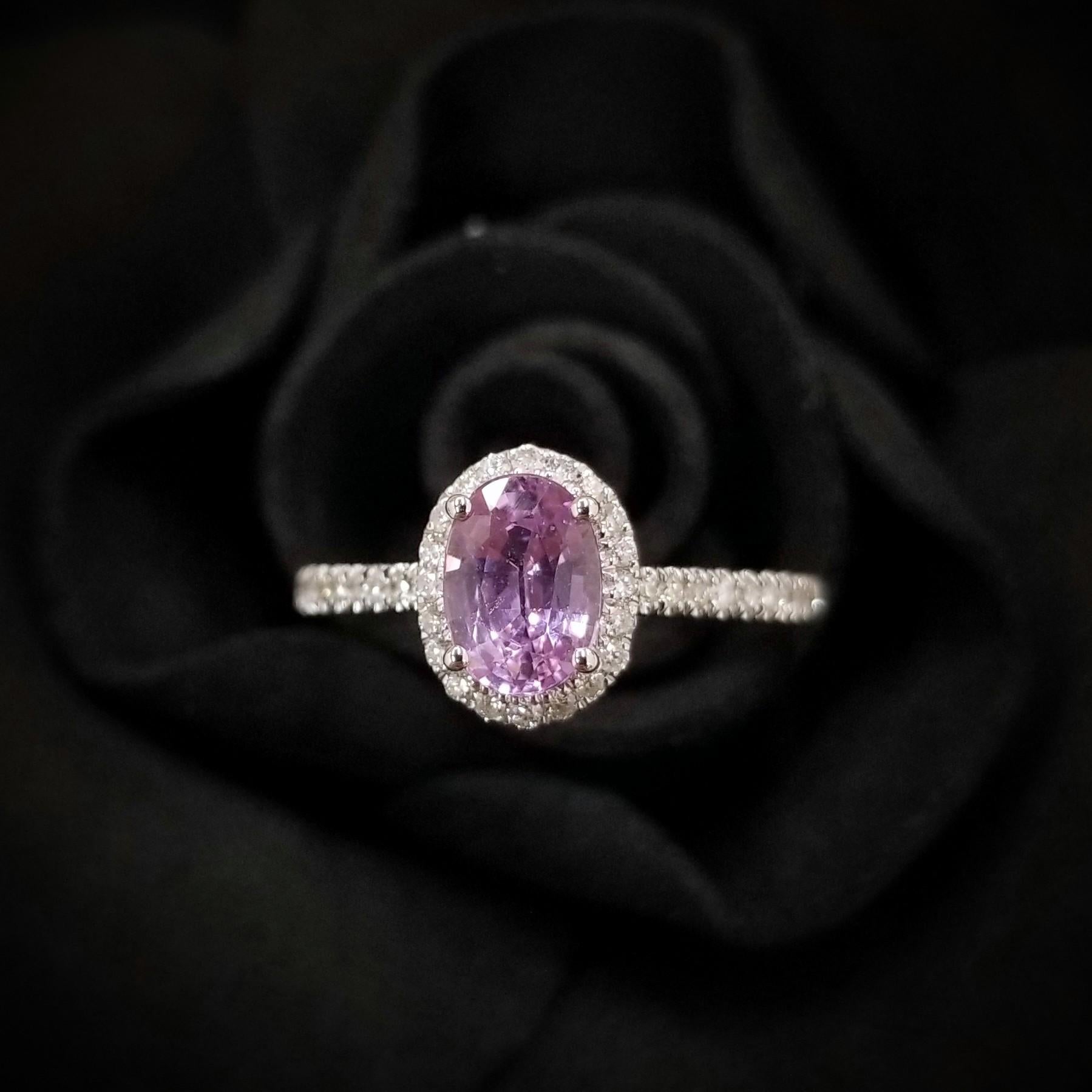 IGI Certified 1.04 Carat Purple Sapphire & Diamond Ring in 18K White Gold For Sale 1