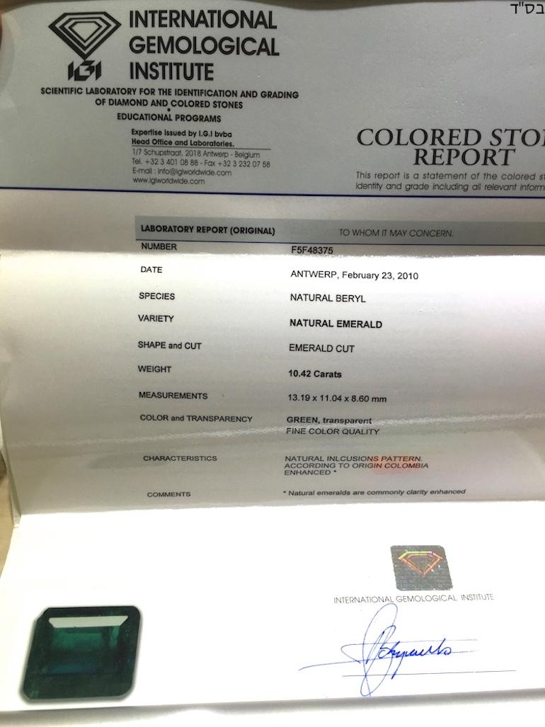 IGI Certified 10.42 Carat Colombia Green Emerald For Sale 2