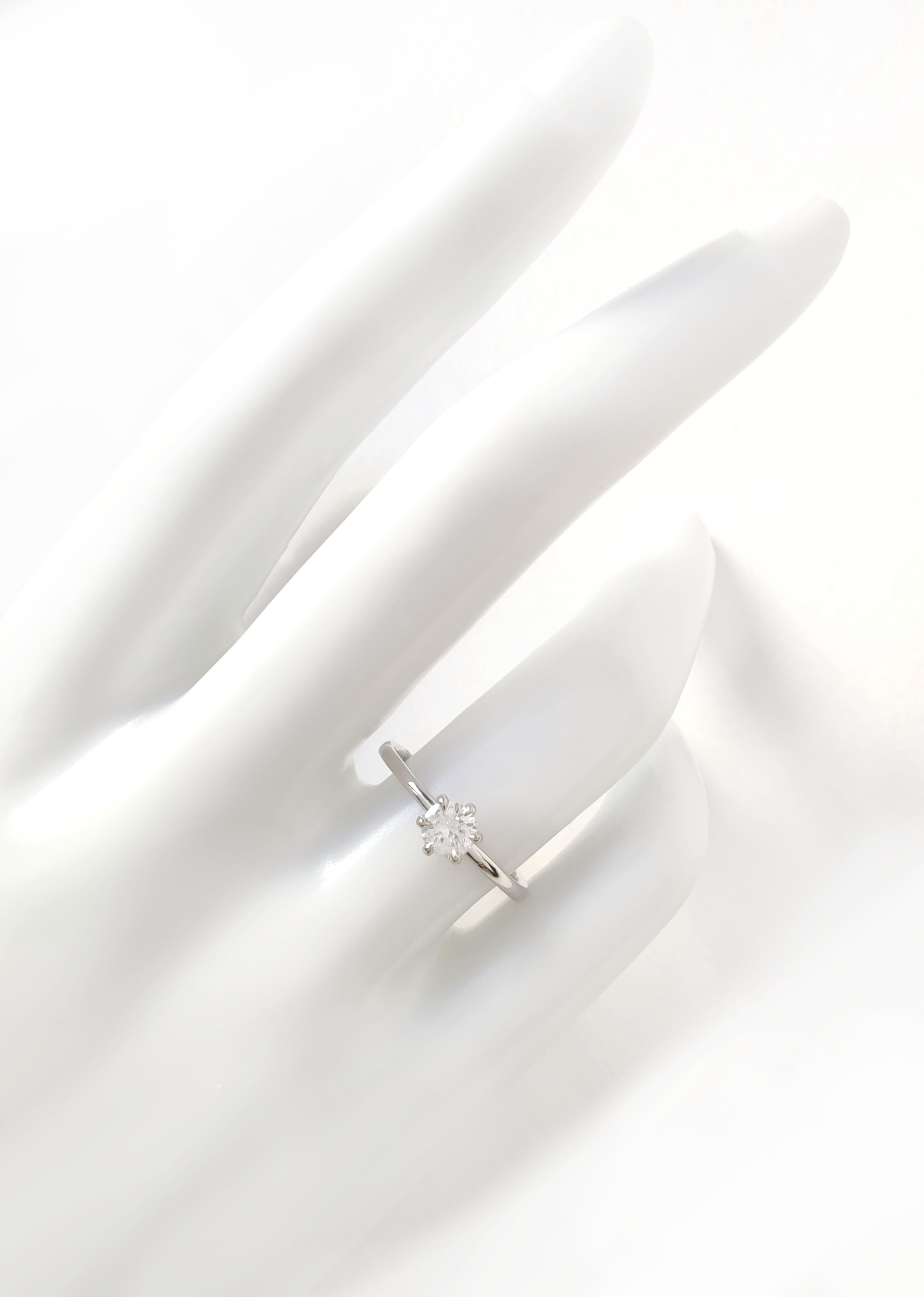 IGI Certified 0.40 Ct Round Brilliant Diamond Engagement Ring in 18K White Gold In New Condition For Sale In Sant Josep de sa Talaia, IB