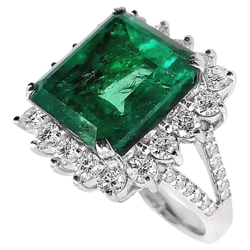 IGI Certified 10.5ct Natural Emerald and 1.75ct Natural Diamonds Platinum Ring