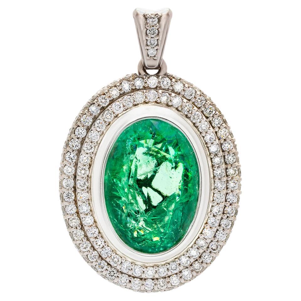Pendentif en or blanc 14K certifié IGI 10,67 ct émeraude et 1,95 carat diamant en vente
